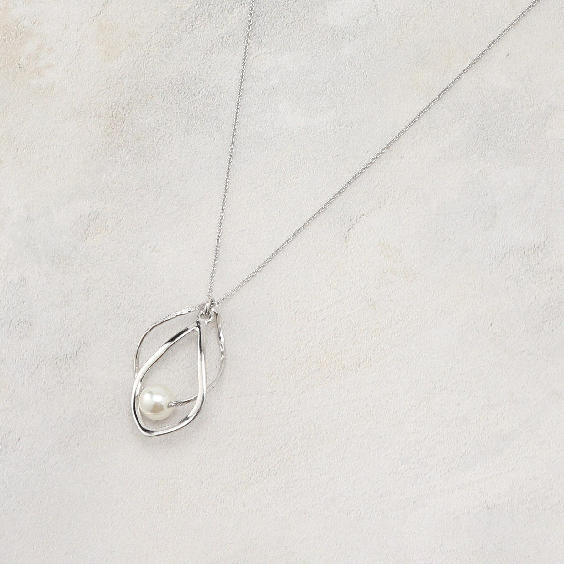 grove「ツイストデザインパール調ネックレス」|ネックレス|シルバー(006)