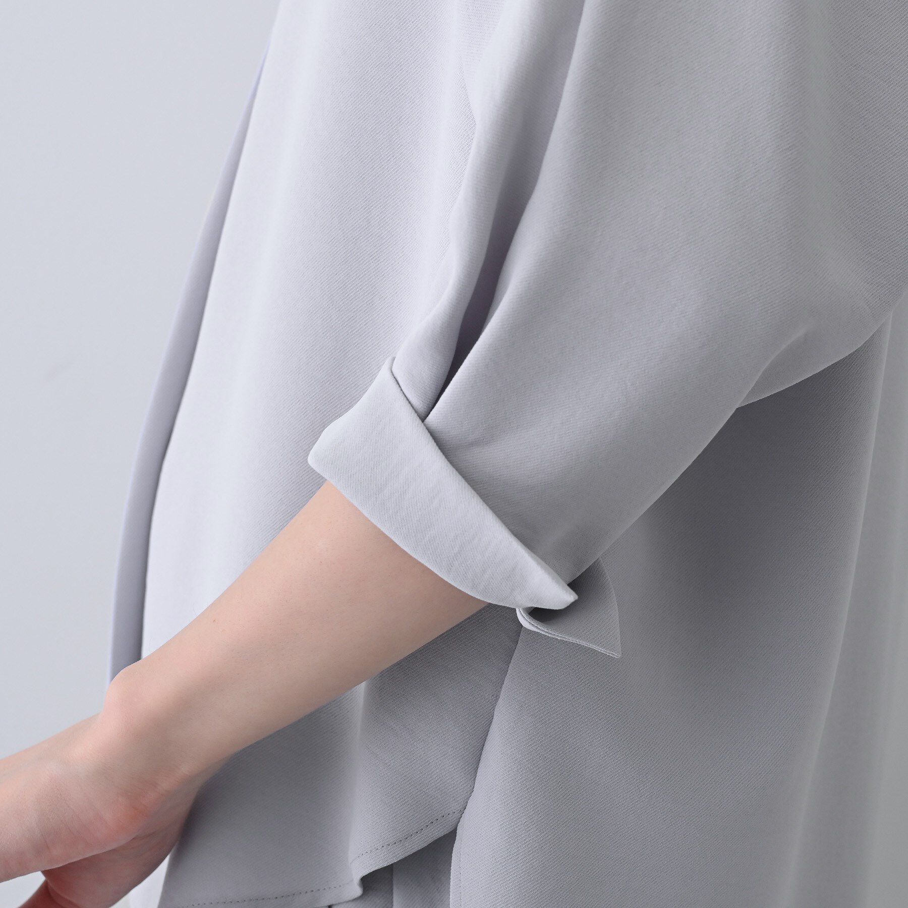 INDIVI「【着る日傘/遮熱/UVケア】Vネックドルマンスリーブブラウス」|シャツ・ブラウス|