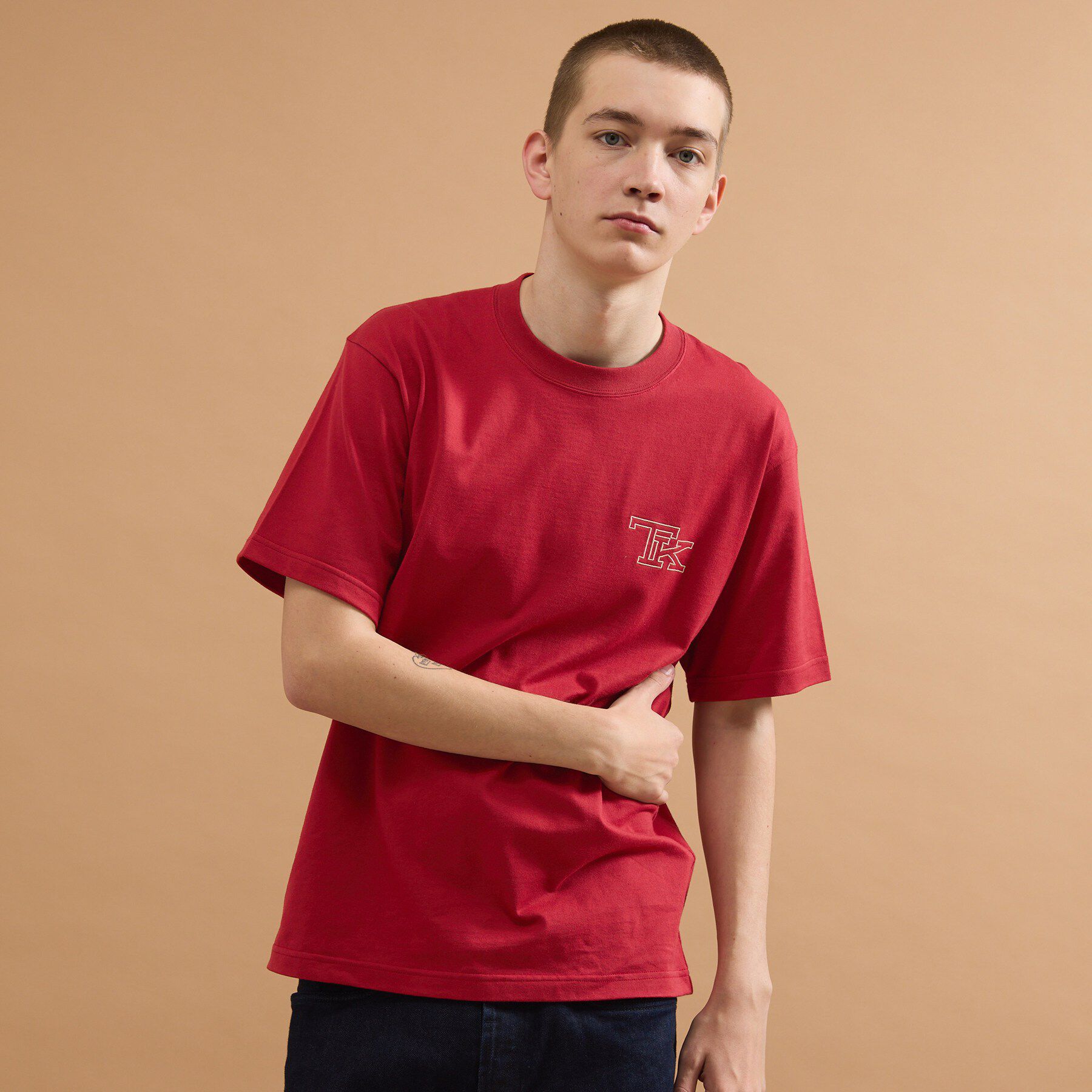 40CARATS&525「【Sサイズ～】TKワンポイント刺繍半袖Tシャツ」|Tシャツ・カットソー|レッド(063)