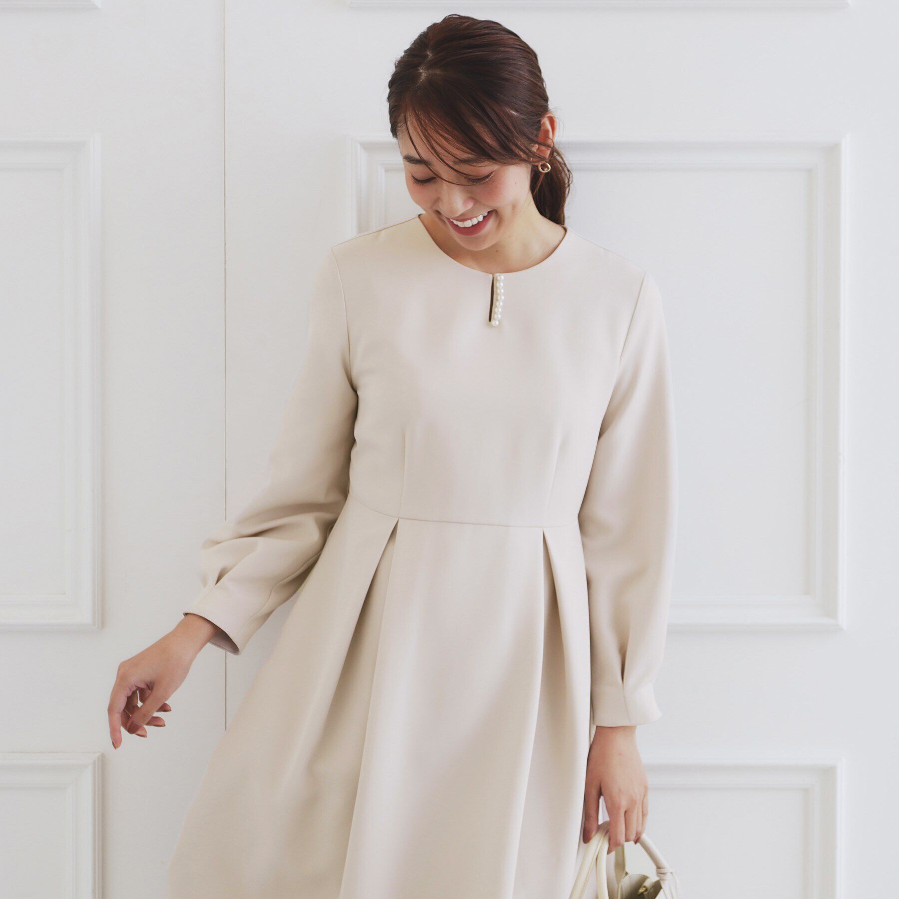 index「《通勤対応》キーネックパール調フレアワンピース【洗濯機洗い可/イージーアイロン】」|ワンピース|