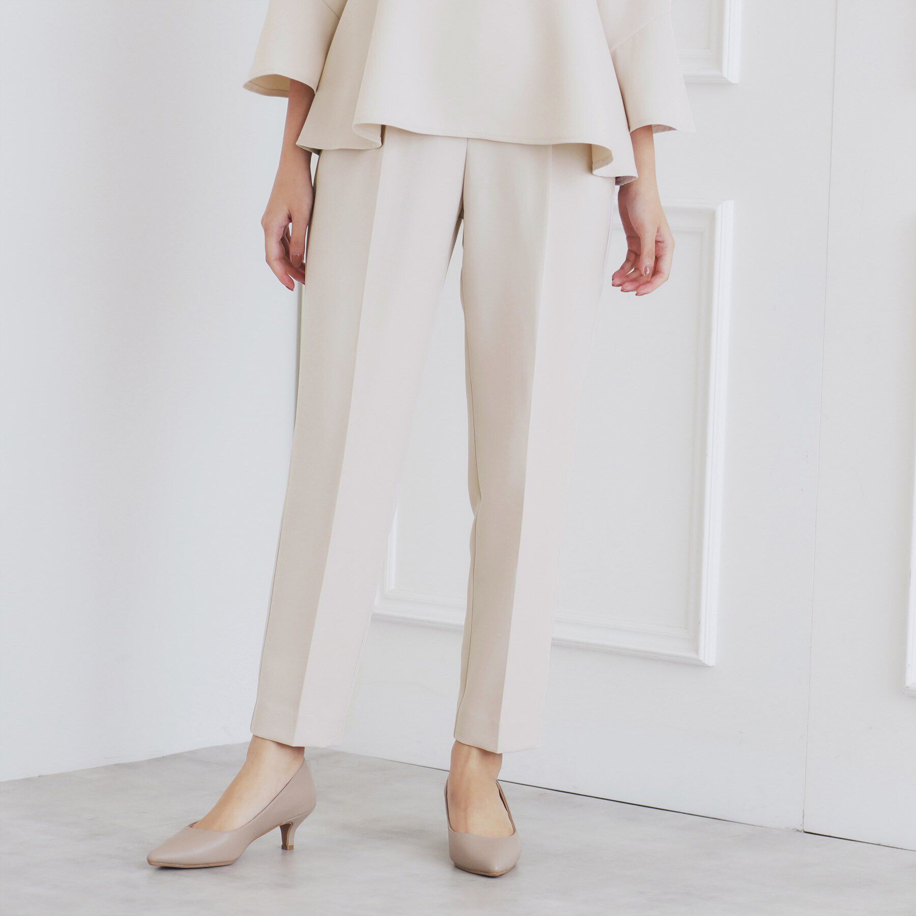 index「《通勤/セットアップ対応》ストレッチテーパードパンツ【洗濯機洗い可/イージーアイロン】」|その他|グレージュ(050)