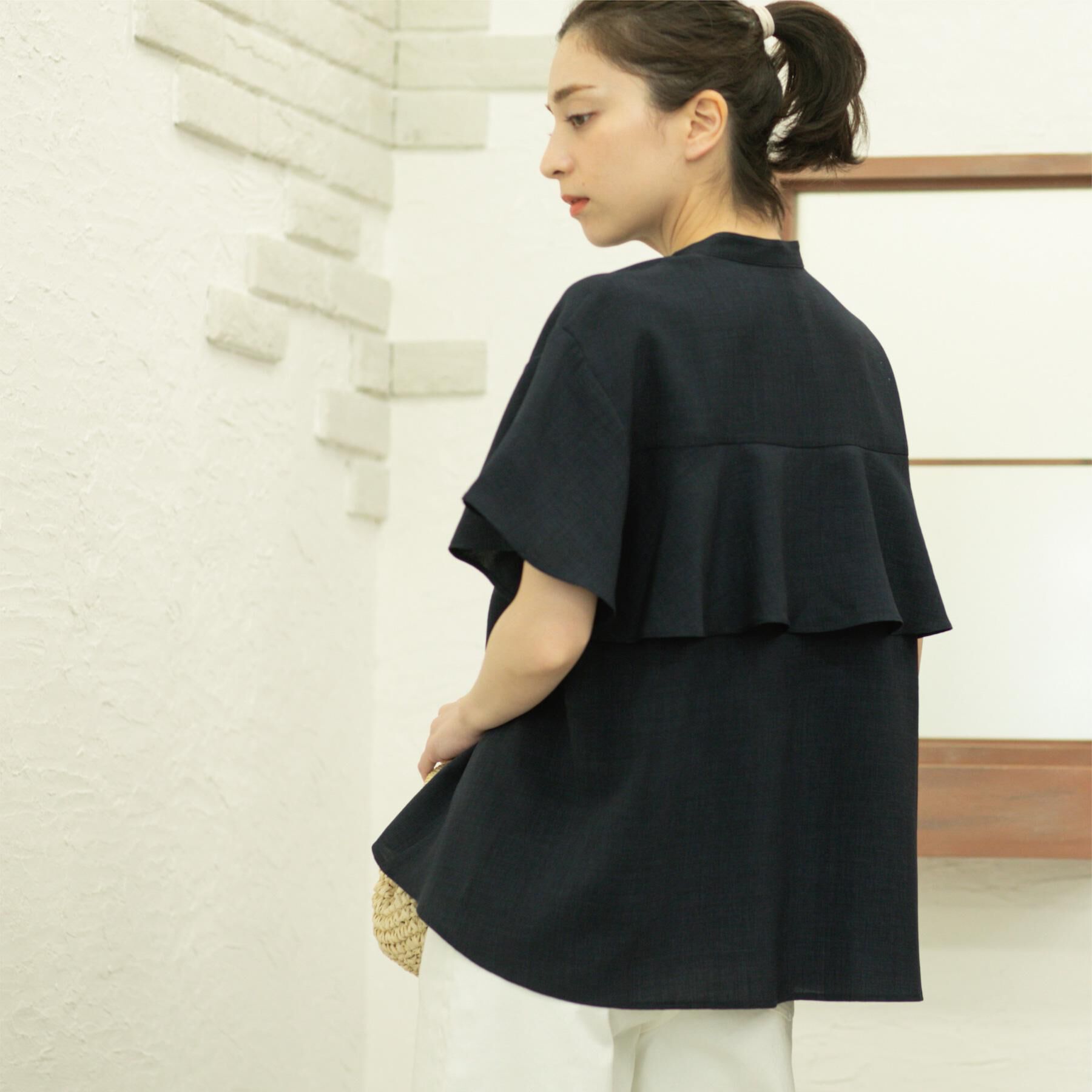 OPAQUE.CLIP「バックフリルバンドカラーブラウス【洗濯機洗い可/吸水速乾/接触冷感】」|シャツ・ブラウス|ネイビー(094)