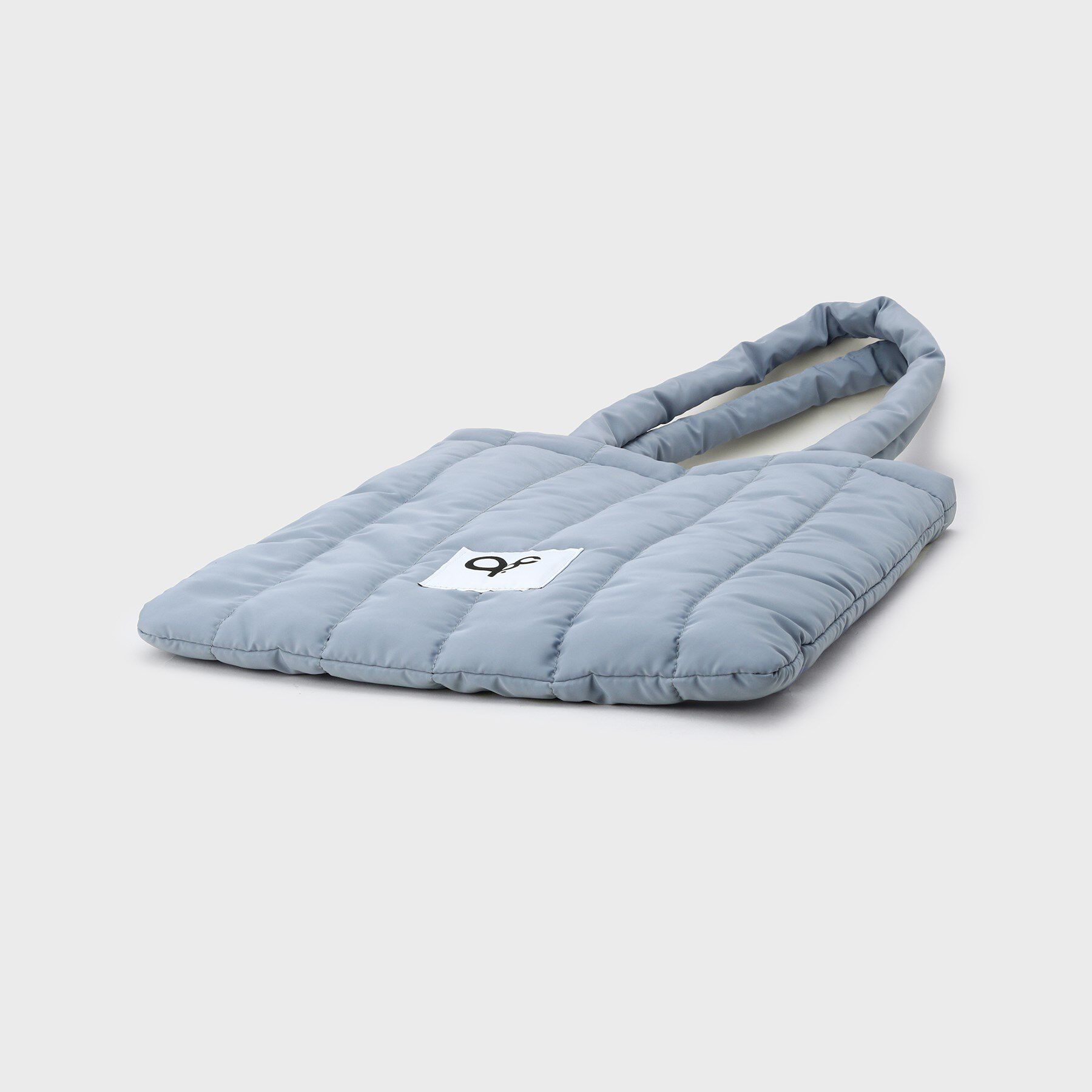 OPAQUE.CLIP「【軽量／カラビナチャーム付き／A4サイズ対応】ストライプキルトパフィートートバッグ」|トートバッグ|