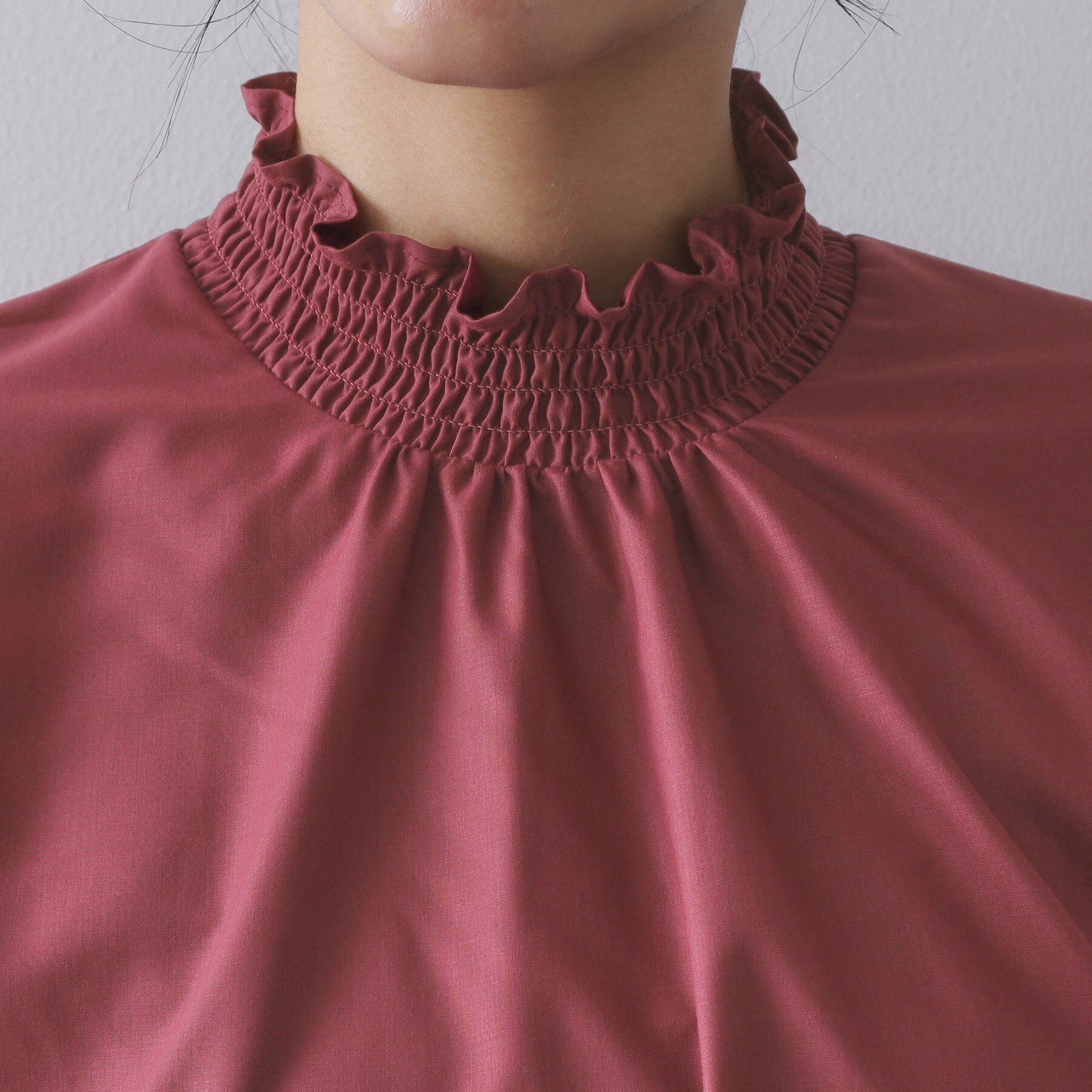 OPAQUE.CLIP「シャーリングハイネックブラウス【洗濯機OK】」|シャツ・ブラウス|