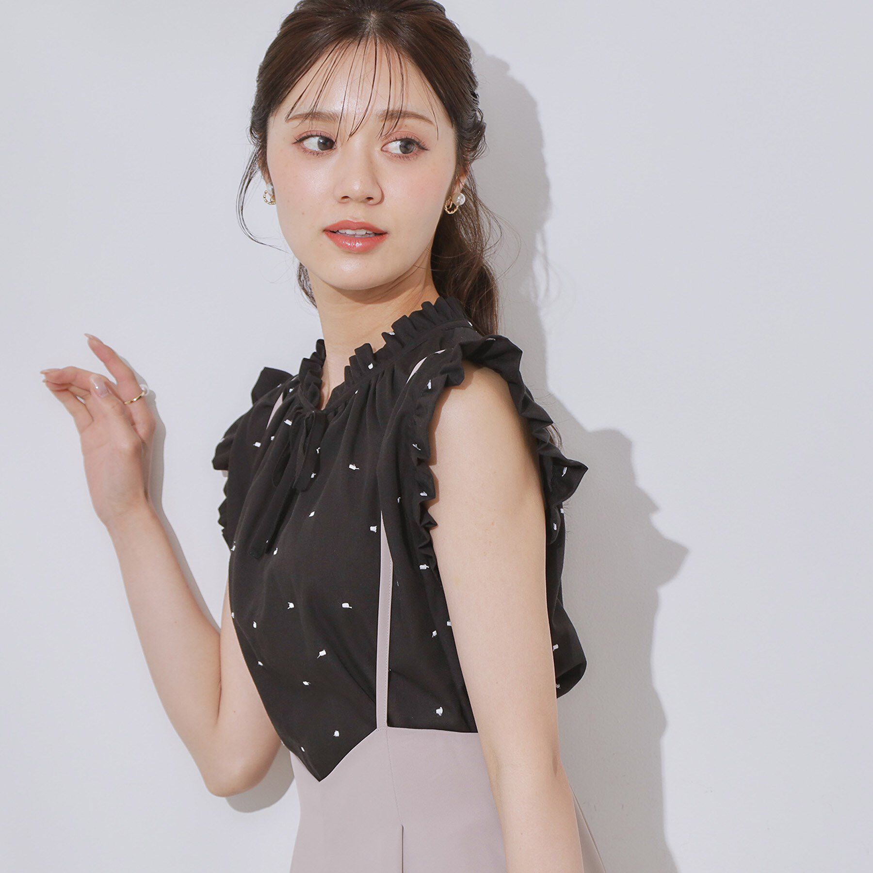 Couture broach「【マシンウォッシャブル】ドット刺繍リボンデザインブラウス」|シャツ・ブラウス|