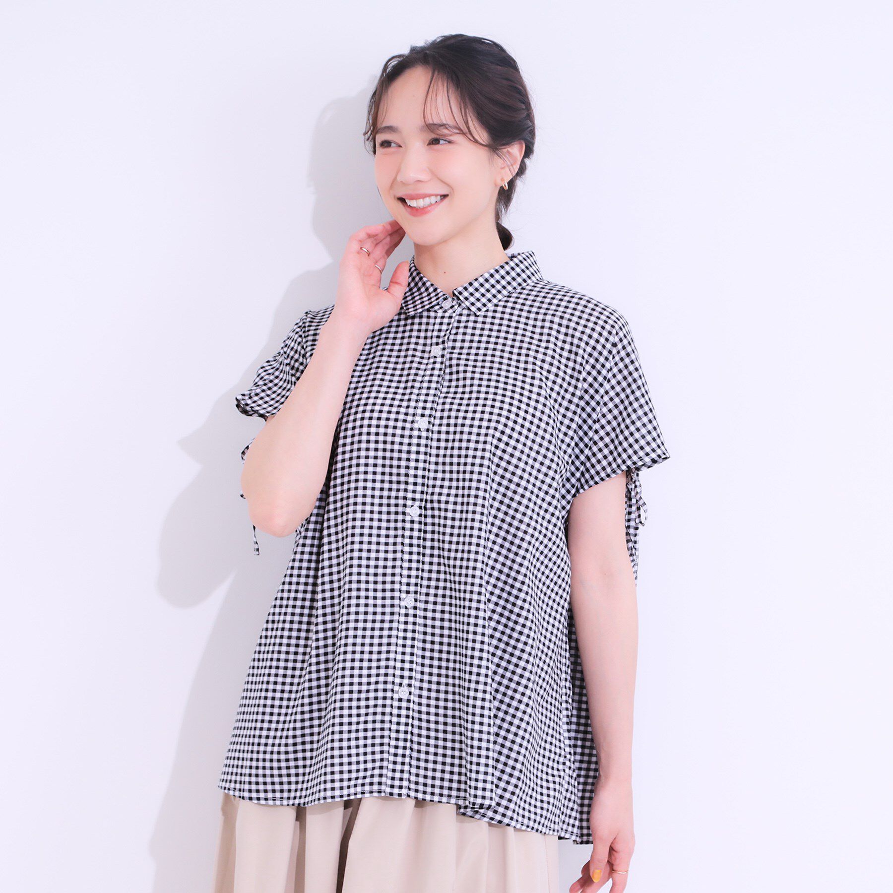 SHOO･LA･RUE「【S-LL/ひんやり】後ろ姿も抜かりなく インせず着られる バックギャザーシャツ」|シャツ・ブラウス|