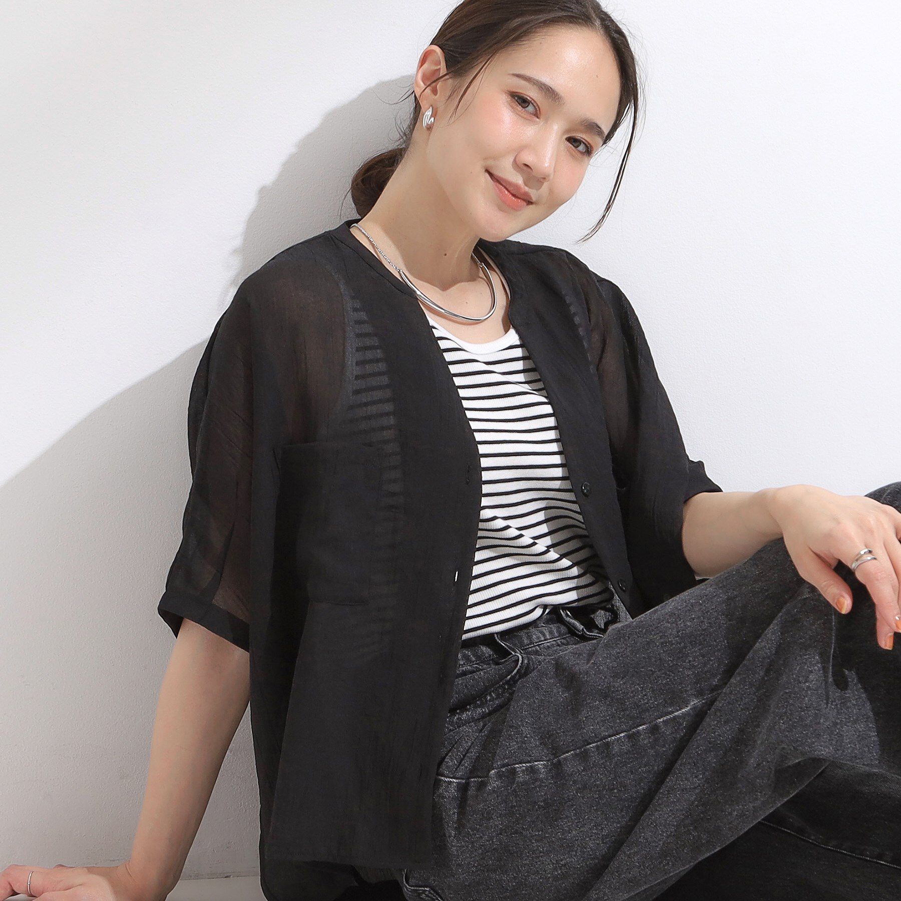 SHOO･LA･RUE「程よいシアー感 ポケットドルマン5分袖シャツ」|シャツ・ブラウス|ブラック(019)