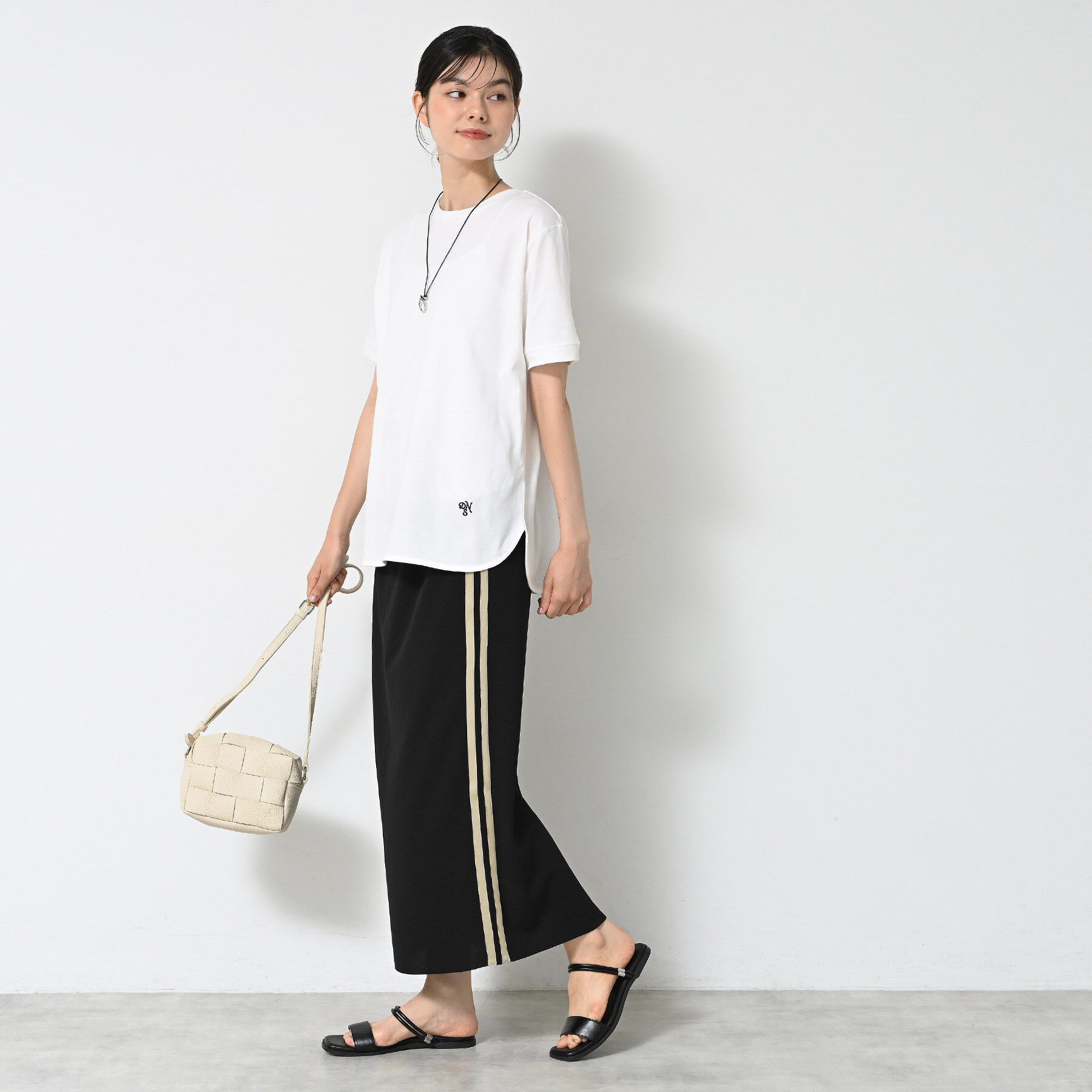 Dessin「【ウエストゴム・洗える】カットジョーゼットライン入りタイトスカート」|スカート|