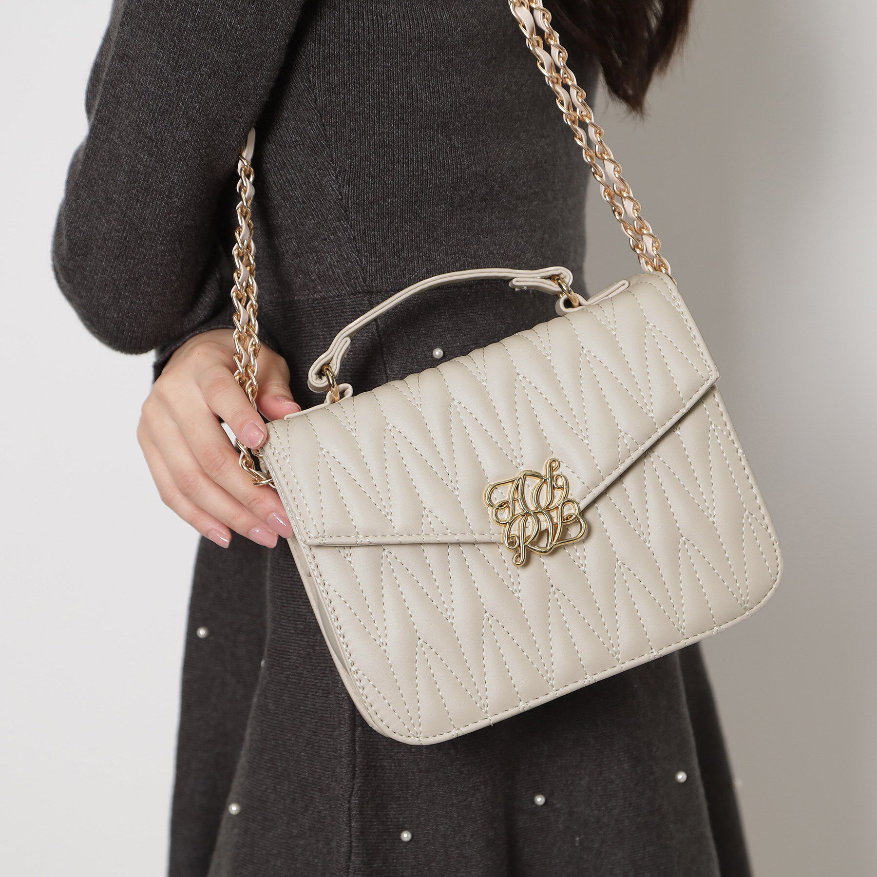 Ober Tashe「プレート2wayショルダー」|ショルダー・メッセンジャー|アイボリー(004)