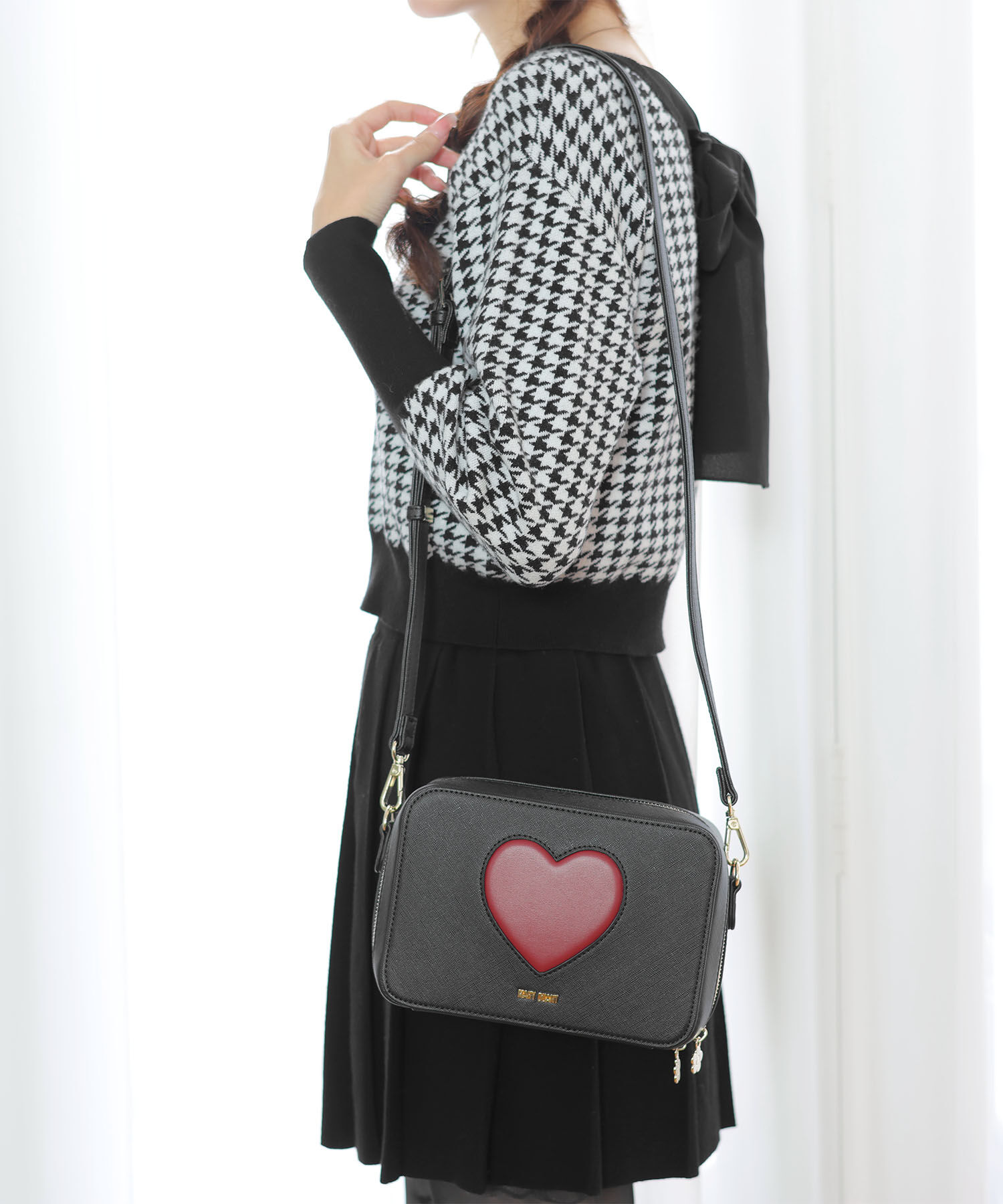 MARY QUANT「ハートインパクト ショルダー」|ショルダー・メッセンジャー|ブラック