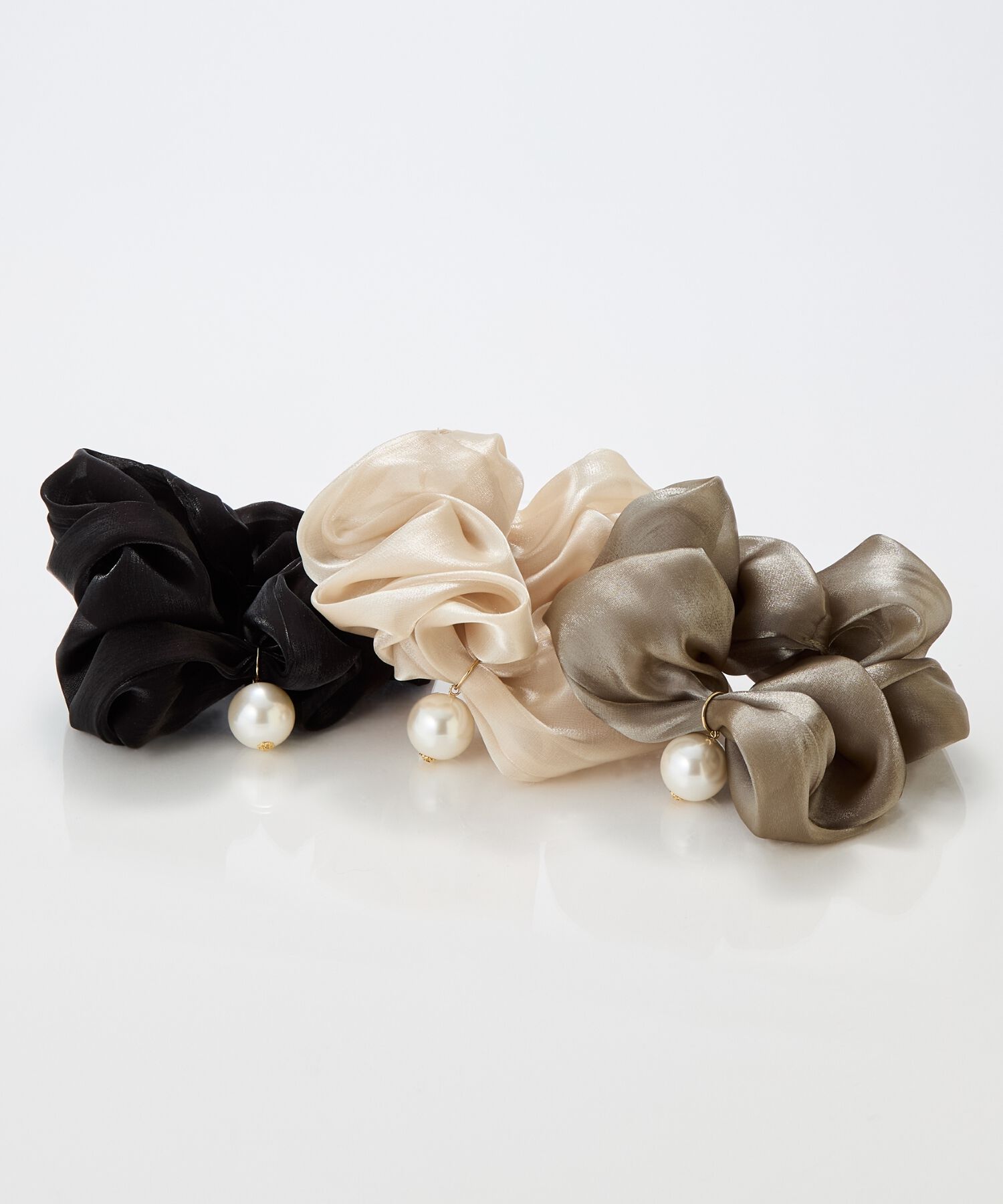  「ボリューミーシアーシュシュ　ベージュ/パール/大ぶり」|ブレスレット・バングル|