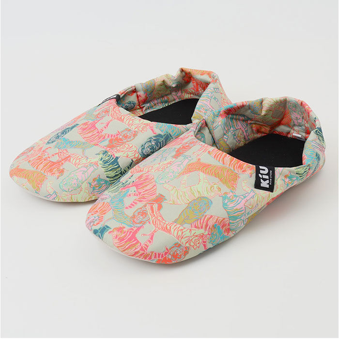 BACKYARD FAMILY「kiu ルームシューズ キウ K465 通販 スリッパ 携帯 かかとあり ルーム シューズ」|ルームシューズ|