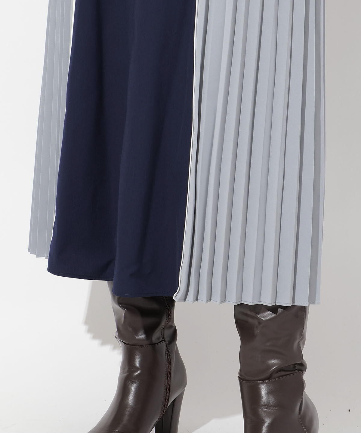 アンドクチュール「配色パイピングVネックワンピース」|ワンピース|