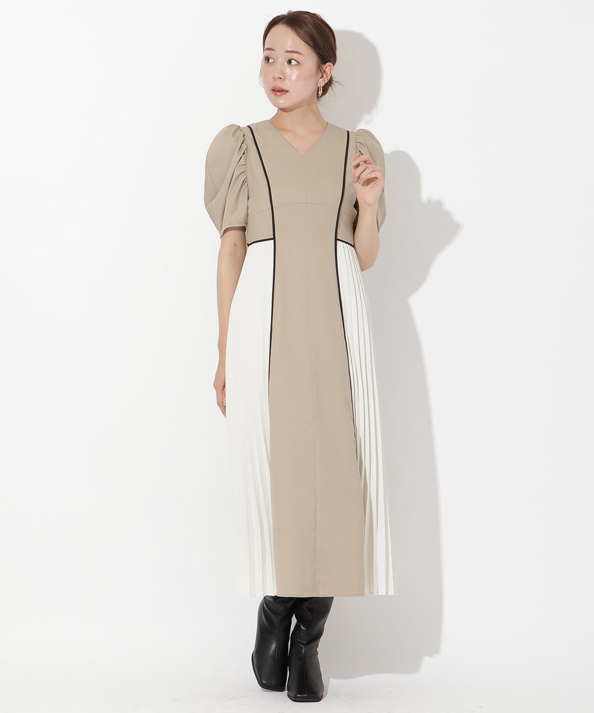 アンドクチュール「配色パイピングVネックワンピース」|ワンピース|