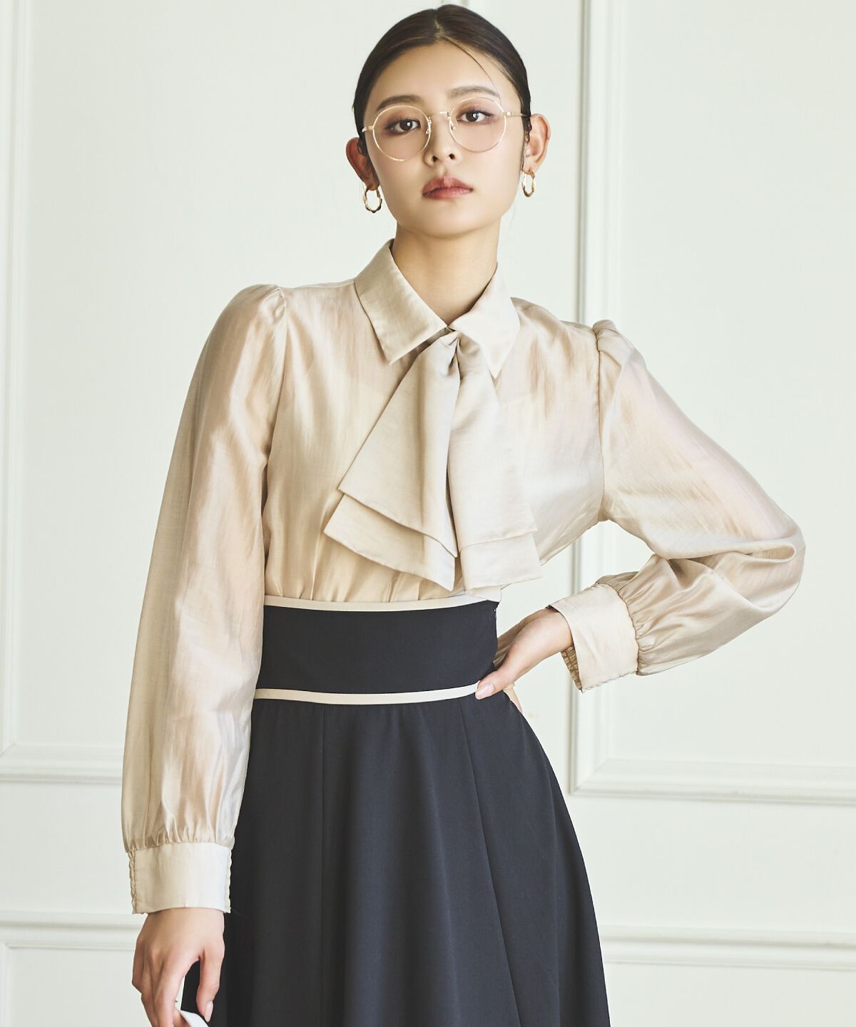 アンドクチュール「リボンタイ付きオーガンジーシャツ」|シャツ・ブラウス|ベージュ