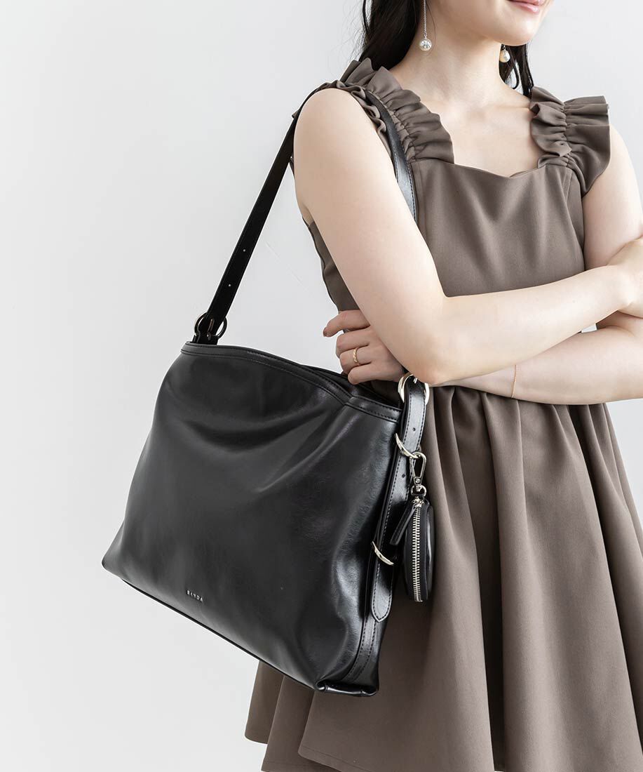  「【A4対応】ミニポーチ付きショルダーバッグ」|ショルダー・メッセンジャー|ブラック