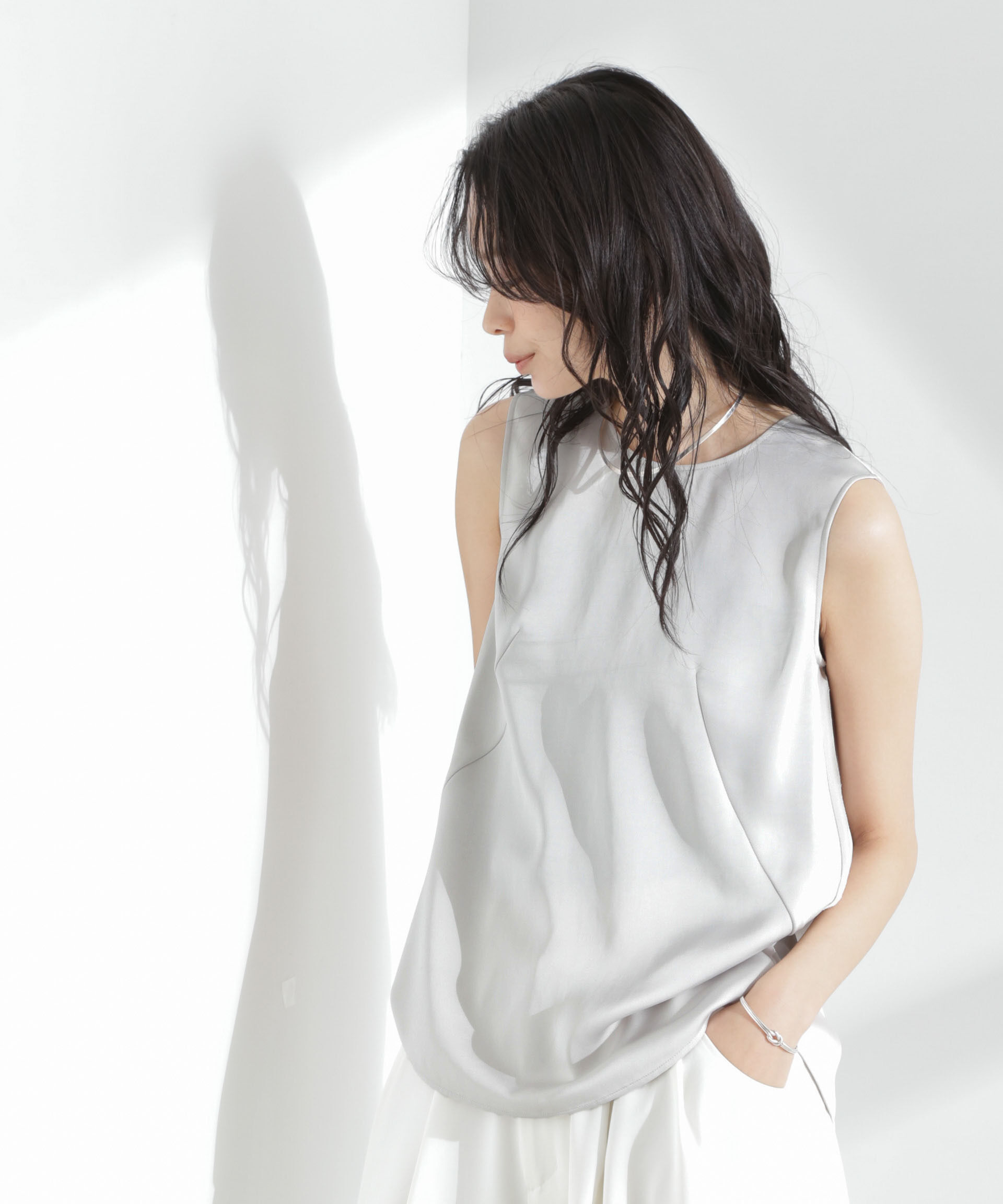 nano･universe「ダブルサテンノースリーブトップス」|シャツ・ブラウス|