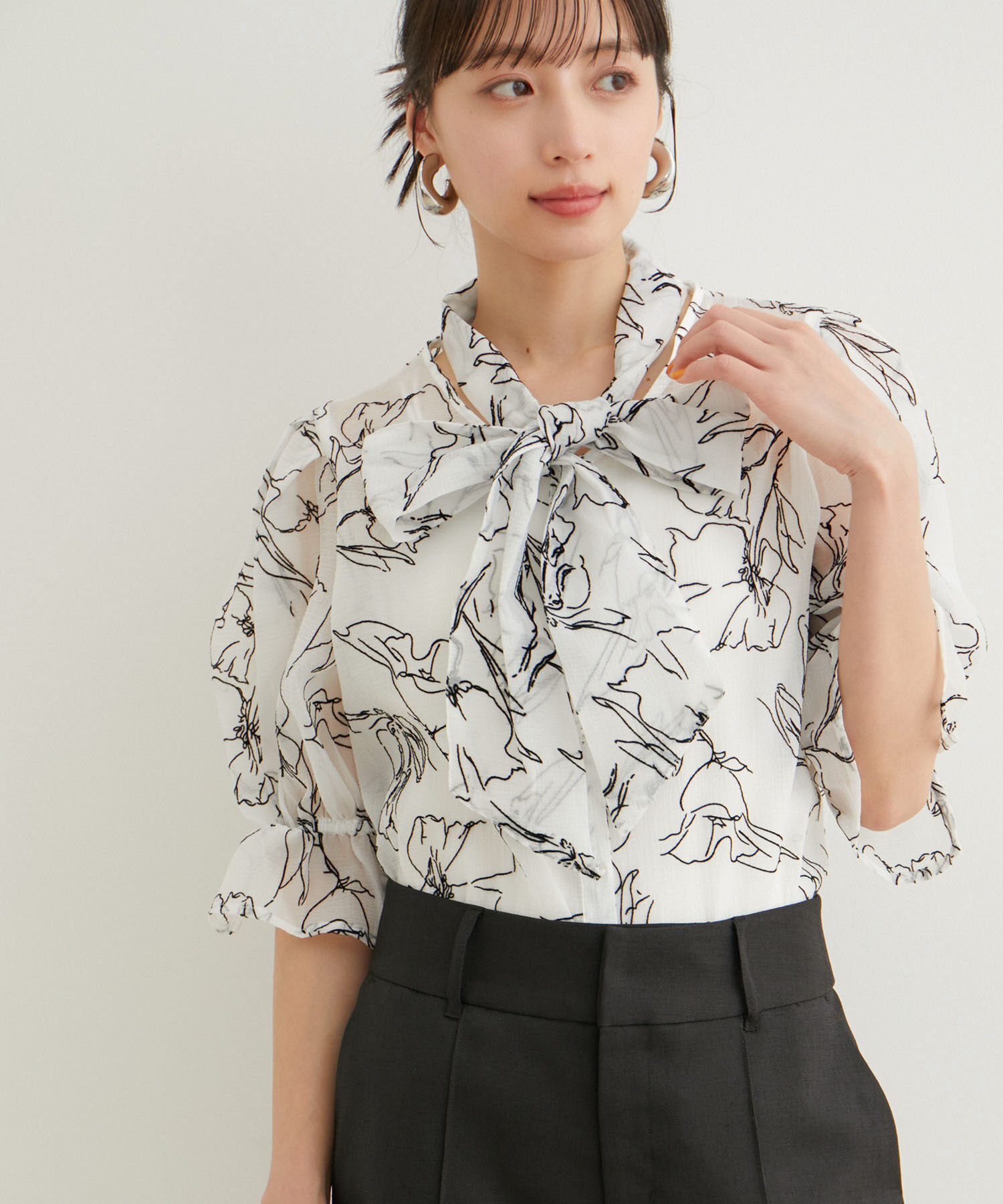 VIS「【選べる素材】アソートボウタイリボンブラウス」|シャツ・ブラウス|