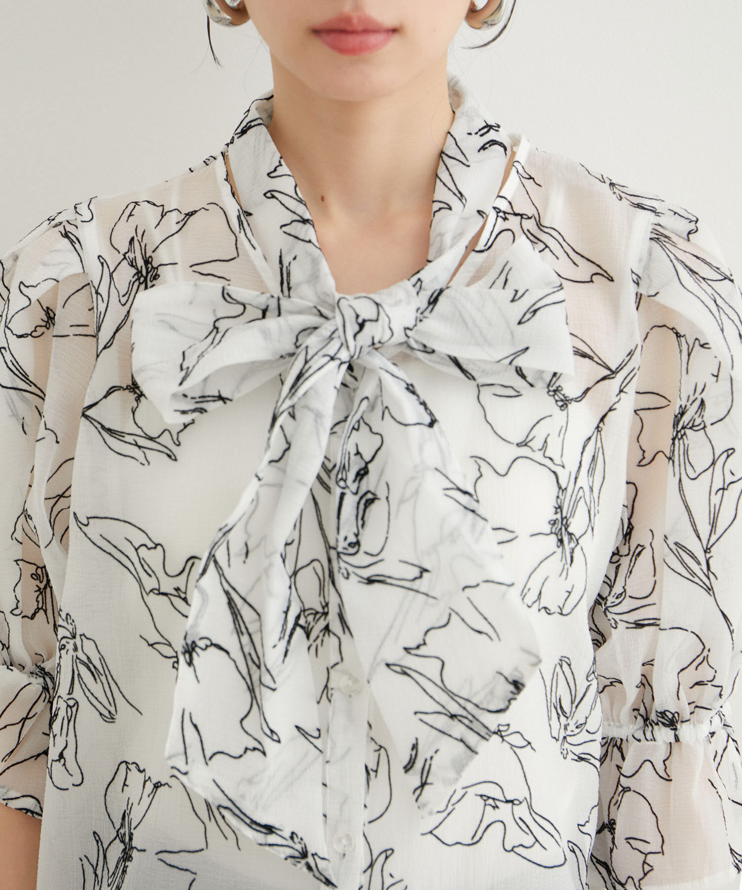 VIS「【選べる素材】アソートボウタイリボンブラウス」|シャツ・ブラウス|