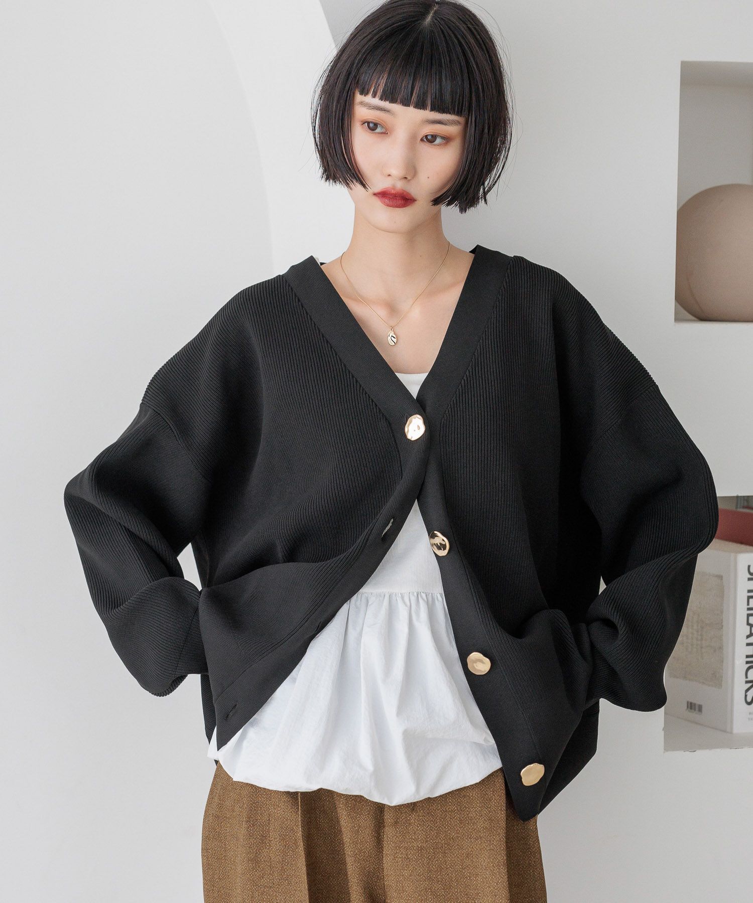 LOWRYS FARM「デコボタンＢＩＧＶカーディガン」|ニット・セーター|BLK