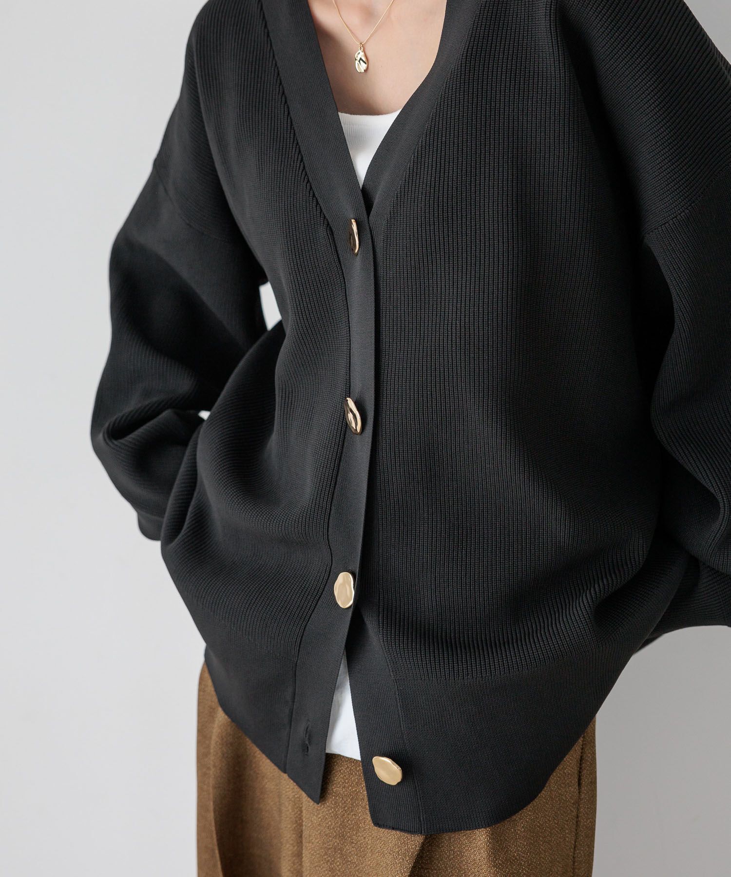 LOWRYS FARM「デコボタンＢＩＧＶカーディガン」|ニット・セーター|