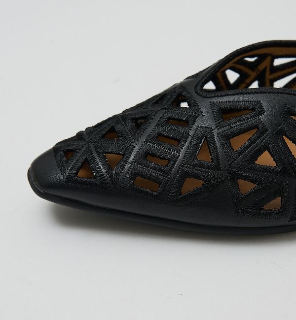 AU BANNISTER「【Vibramソール搭載】レーザーカットパンプス」|パンプス|