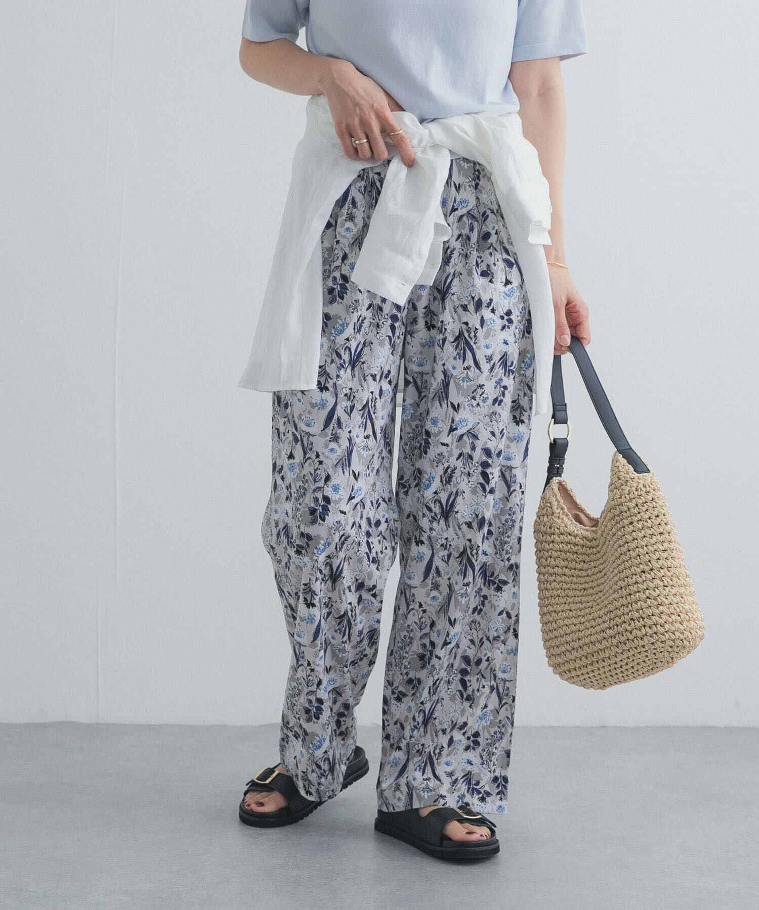 URBAN RESEARCH DOORS「『WEB/一部店舗限定カラー』フラワープリントイージーパンツ」|その他|グレー系その他