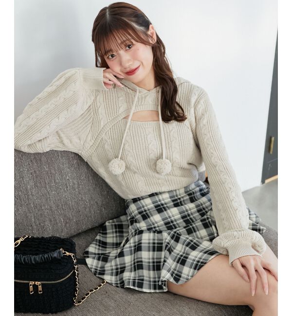  「ポンポン付きフードケーブルニット」|ニット・セーター|