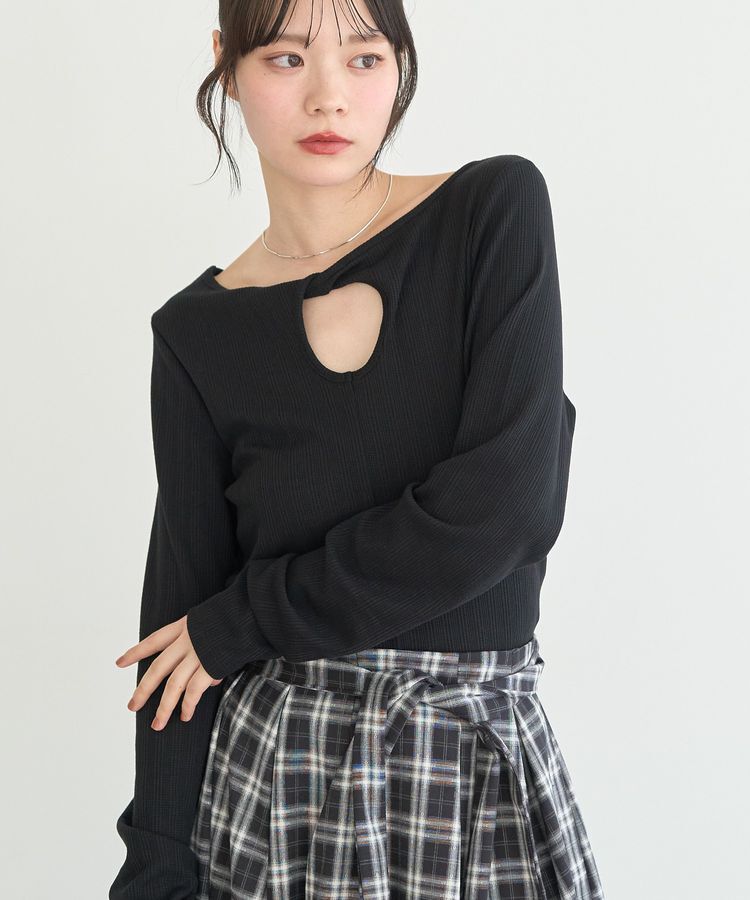 earth music&ecology「【前後2WAY】ツイストカットアウトプルオーバー」|Tシャツ・カットソー|Black