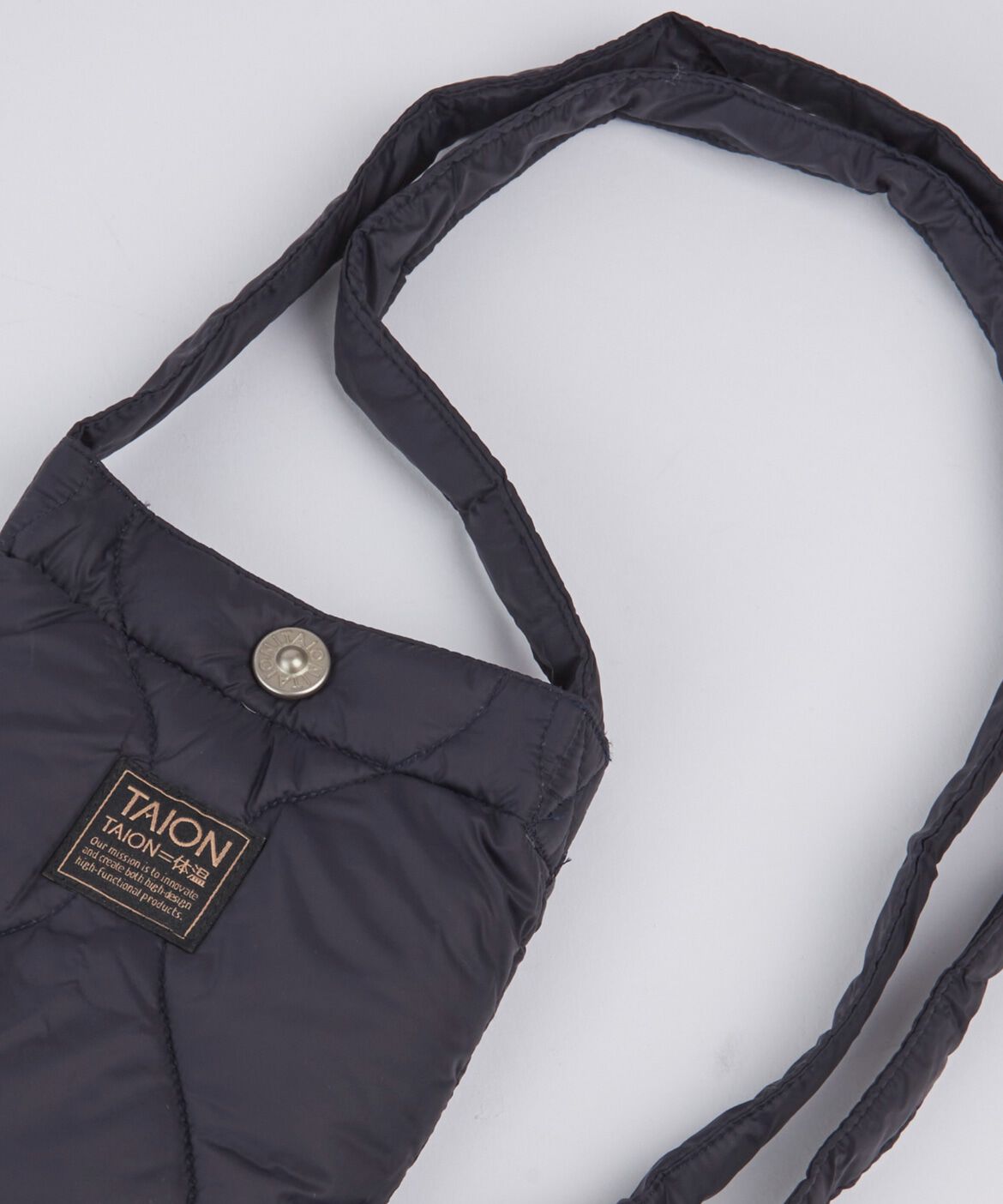 DAY by DAY it&rsquo;s international「ミリタリー クロスボディ ダウンバッグS-ソフトシェル 《TAION/タイオン》」|ショルダー・メッセンジャー|