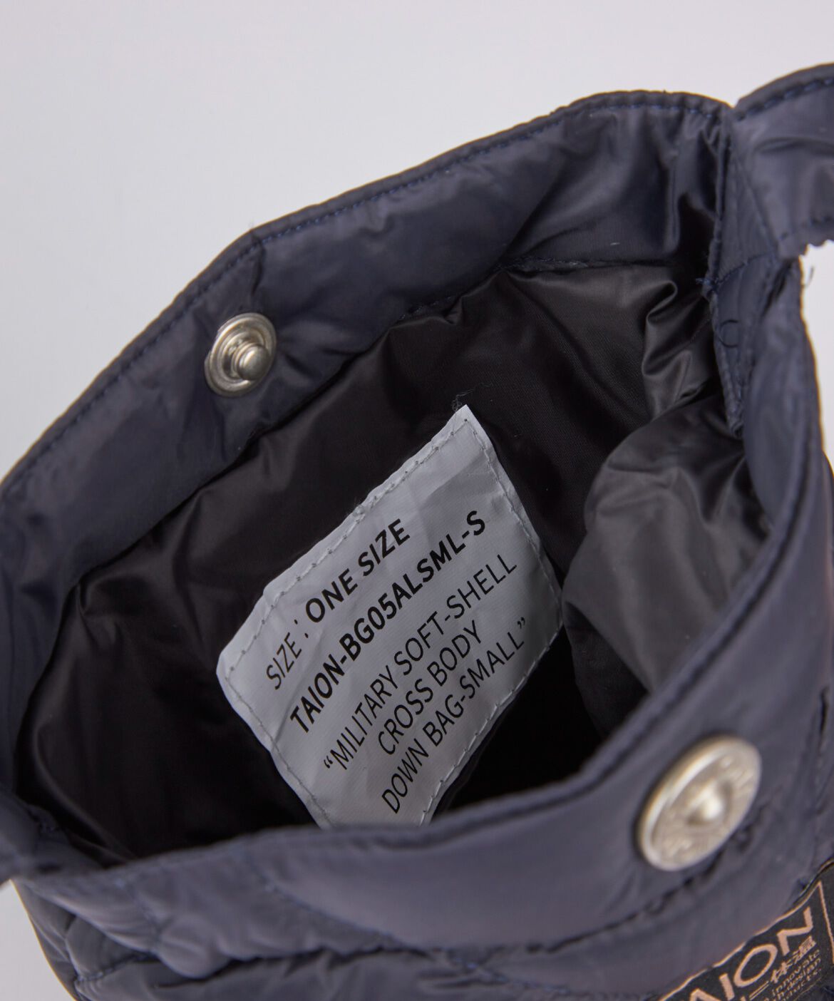 DAY by DAY it&rsquo;s international「ミリタリー クロスボディ ダウンバッグS-ソフトシェル 《TAION/タイオン》」|ショルダー・メッセンジャー|