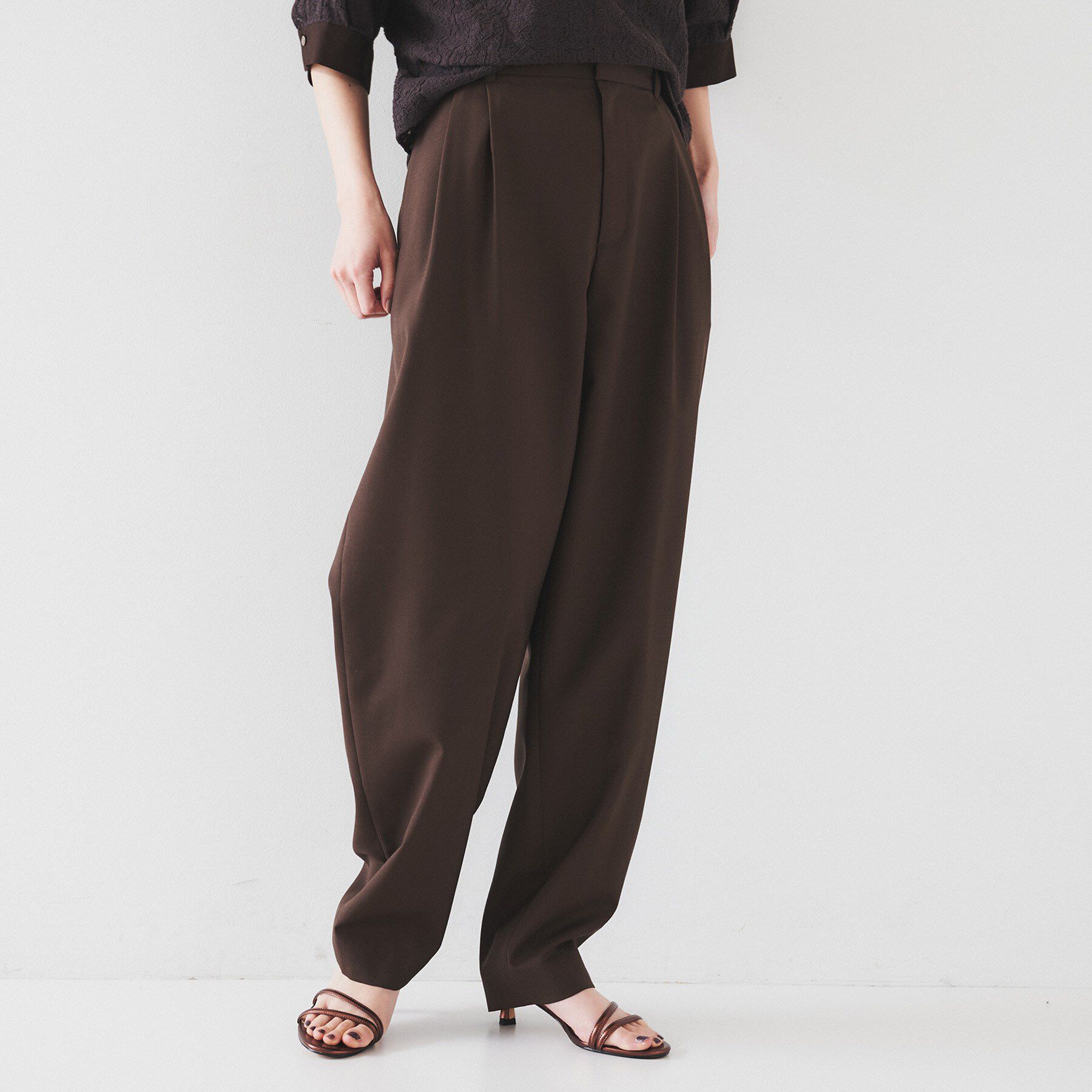UNTITLED「【オンオフ使える/セットアップ可能】トロピカルウール カーブテーパードパンツ」|その他|