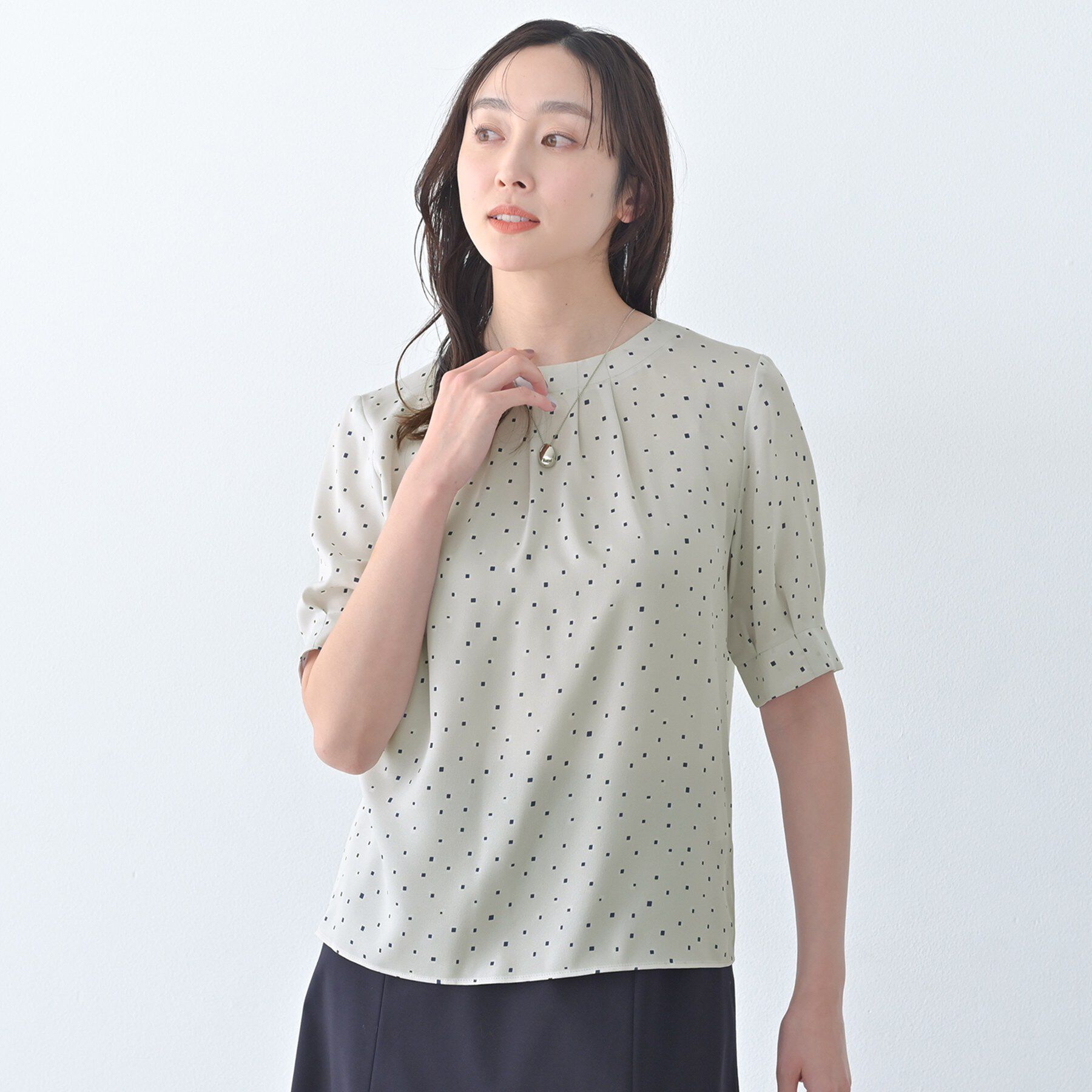 UNTITLED「【洗える/スーツインナー】タックディティールブラウス」|シャツ・ブラウス|