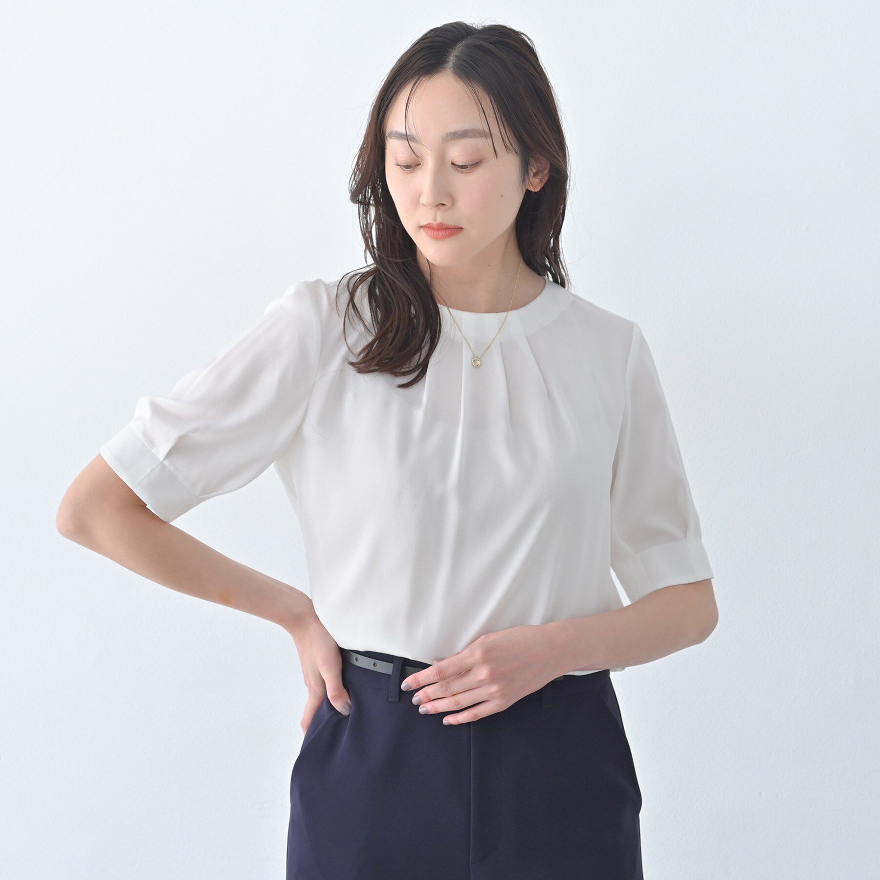 UNTITLED「【洗える/スーツインナー】タックディティールブラウス」|シャツ・ブラウス|