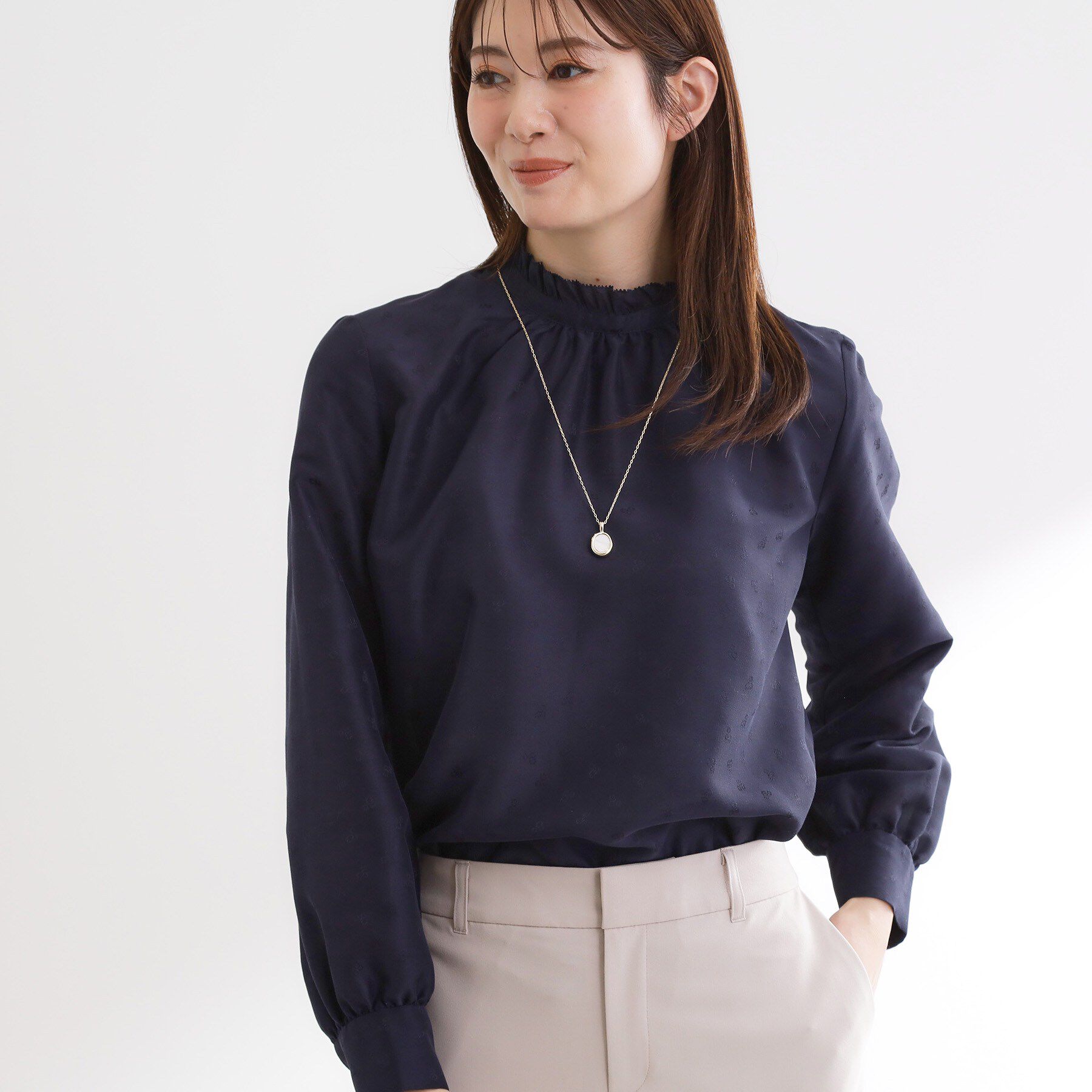 Reflect「フリルネックサテンジャカードブラウス」|シャツ・ブラウス|