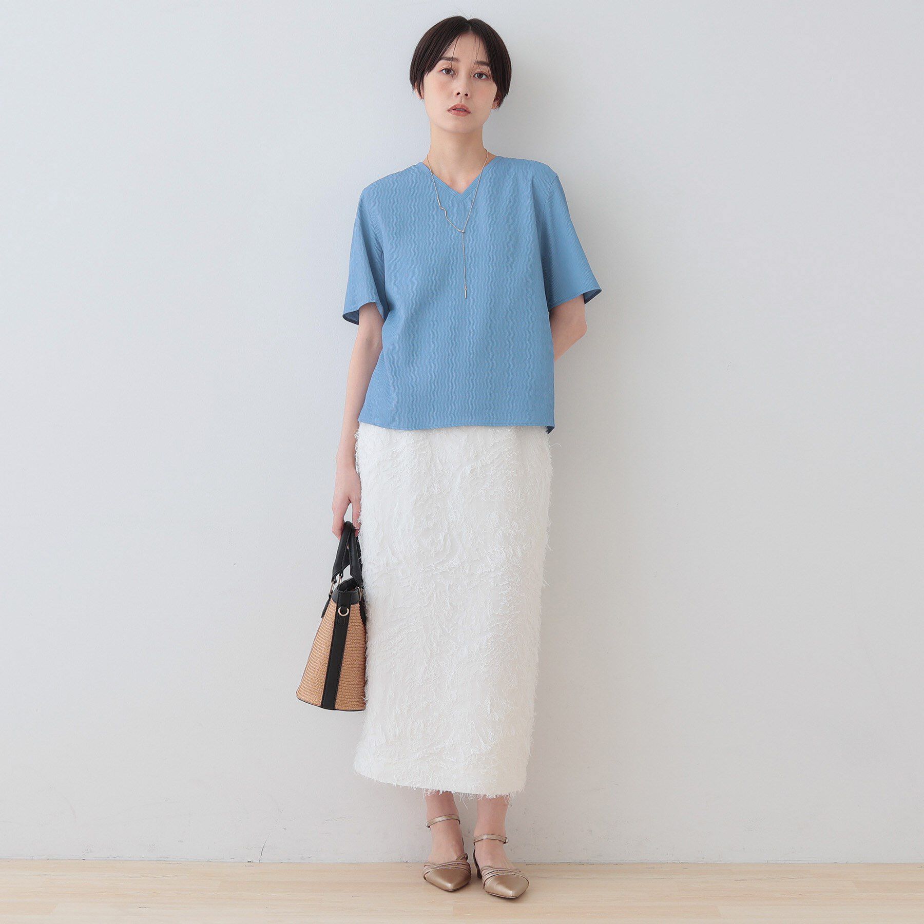 INDIVI「【洗える／凹凸素材】シンプルVネックブラウス」|シャツ・ブラウス|