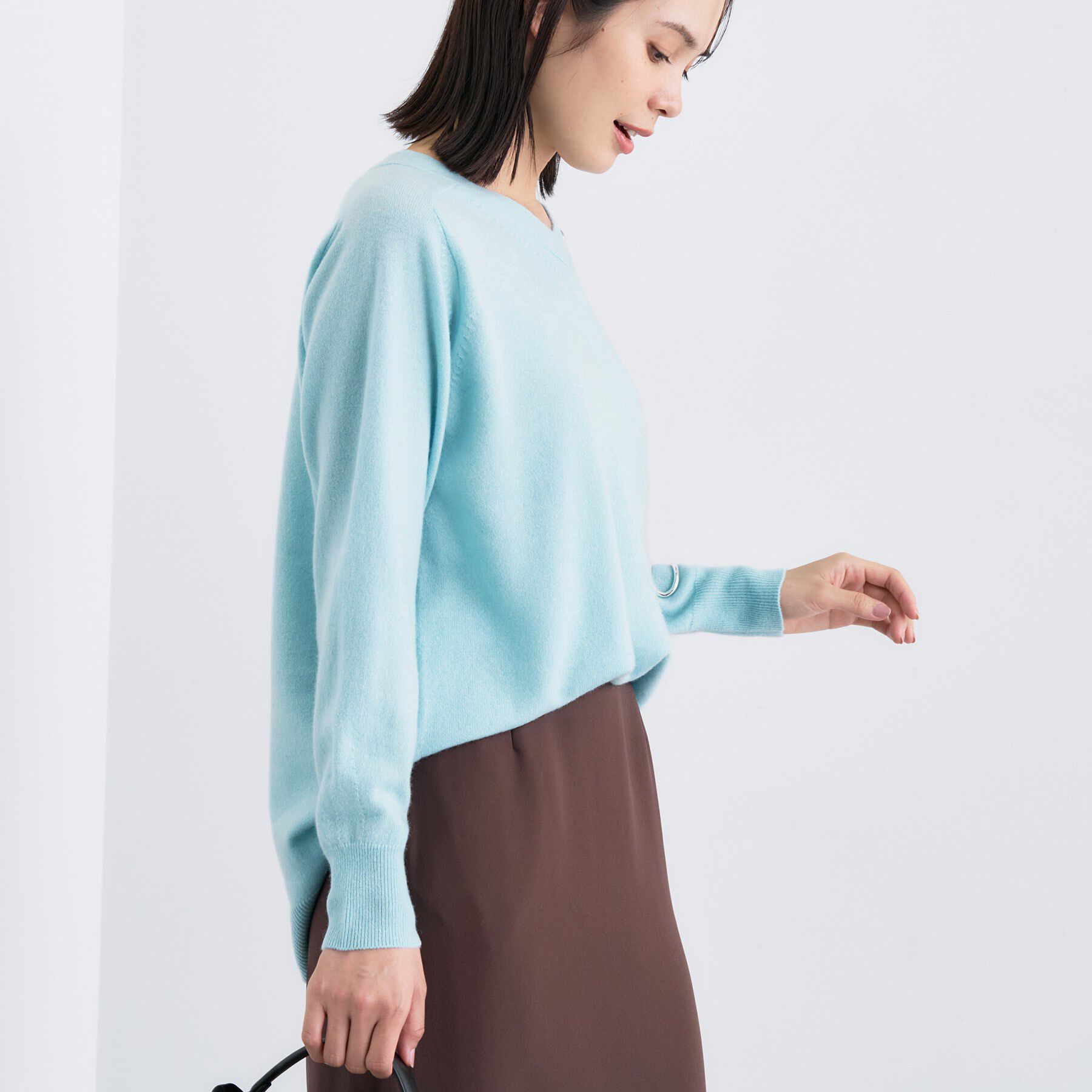 INDIVI「【洗える／チュニック丈／カシミヤ混】スリットデザインVネックニット」|ニット・セーター|