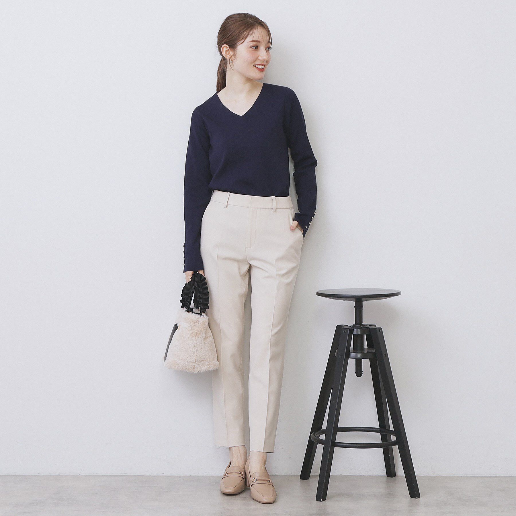 index「ゴールドボタンVネックニット【洗濯機OK】《6col》」|ニット・セーター|