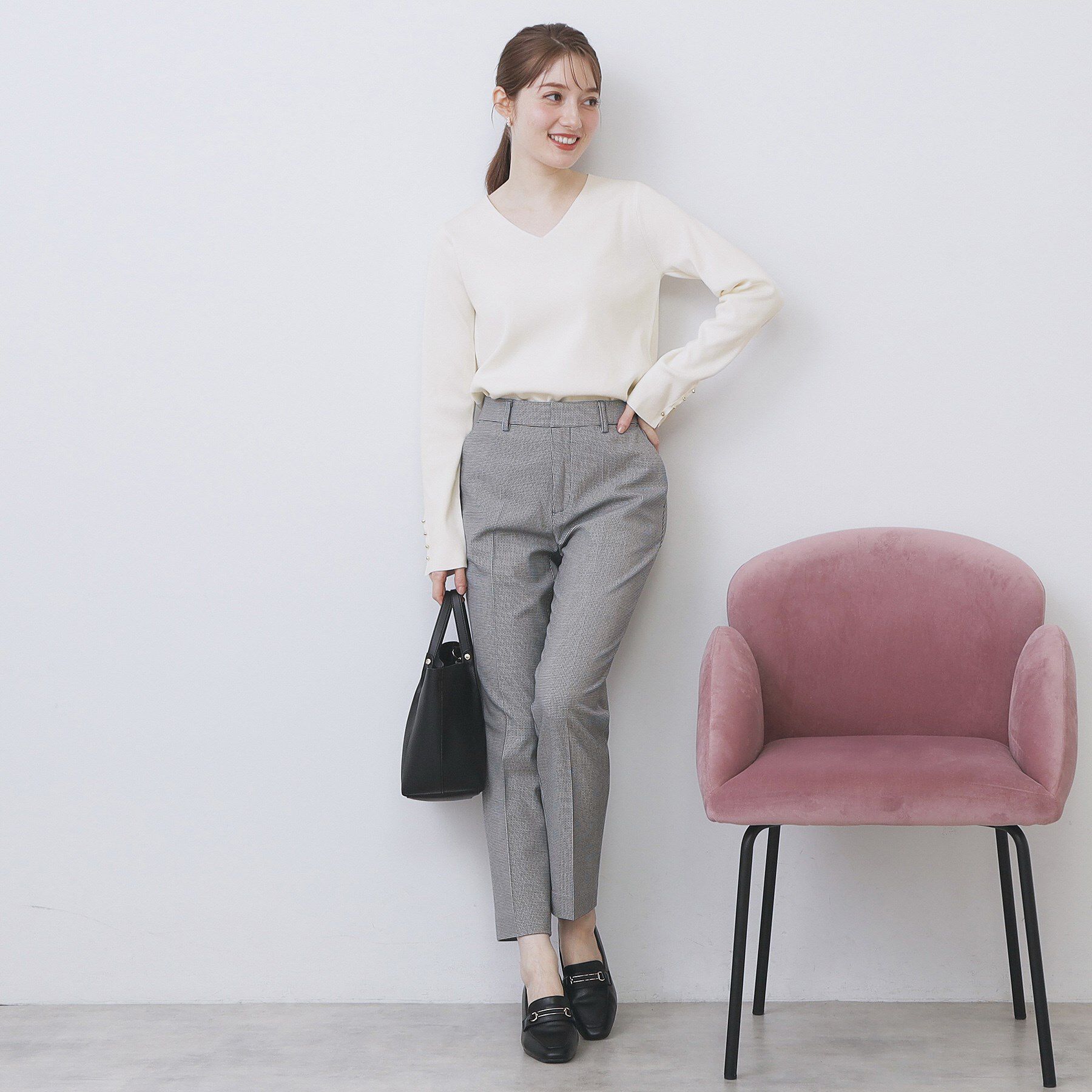 index「ゴールドボタンVネックニット【洗濯機OK】《6col》」|ニット・セーター|