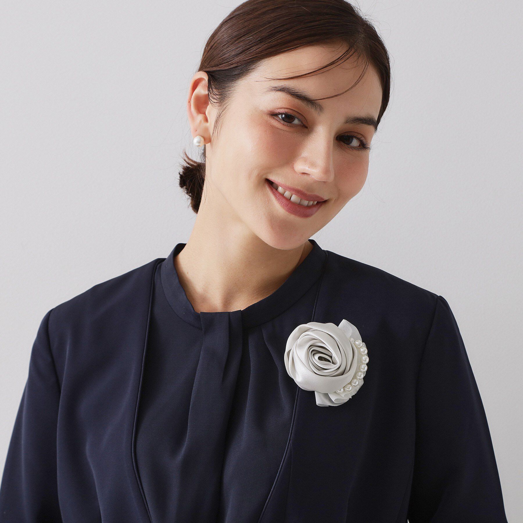 OPAQUE.CLIP「フェイクパールローズコサージュ」|ブローチ・コサージュ|