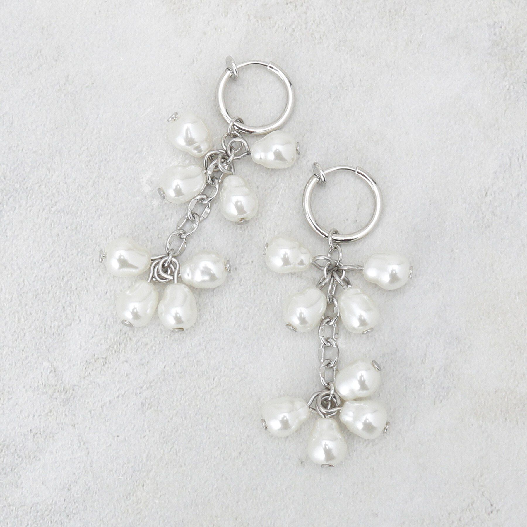 OPAQUE.CLIP「フェイクパールしゃらしゃらイヤリング」|イヤリング|シルバー(006)