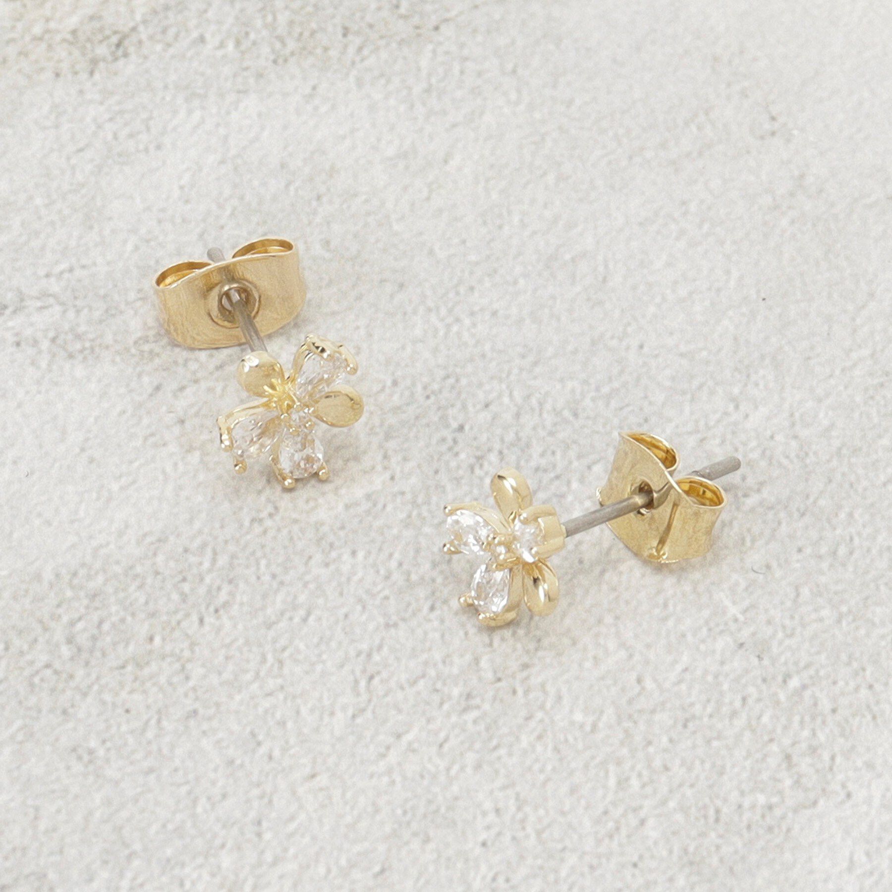 OPAQUE.CLIP「ビジュー&times;メタルフラワーミニピアス」|ピアス|