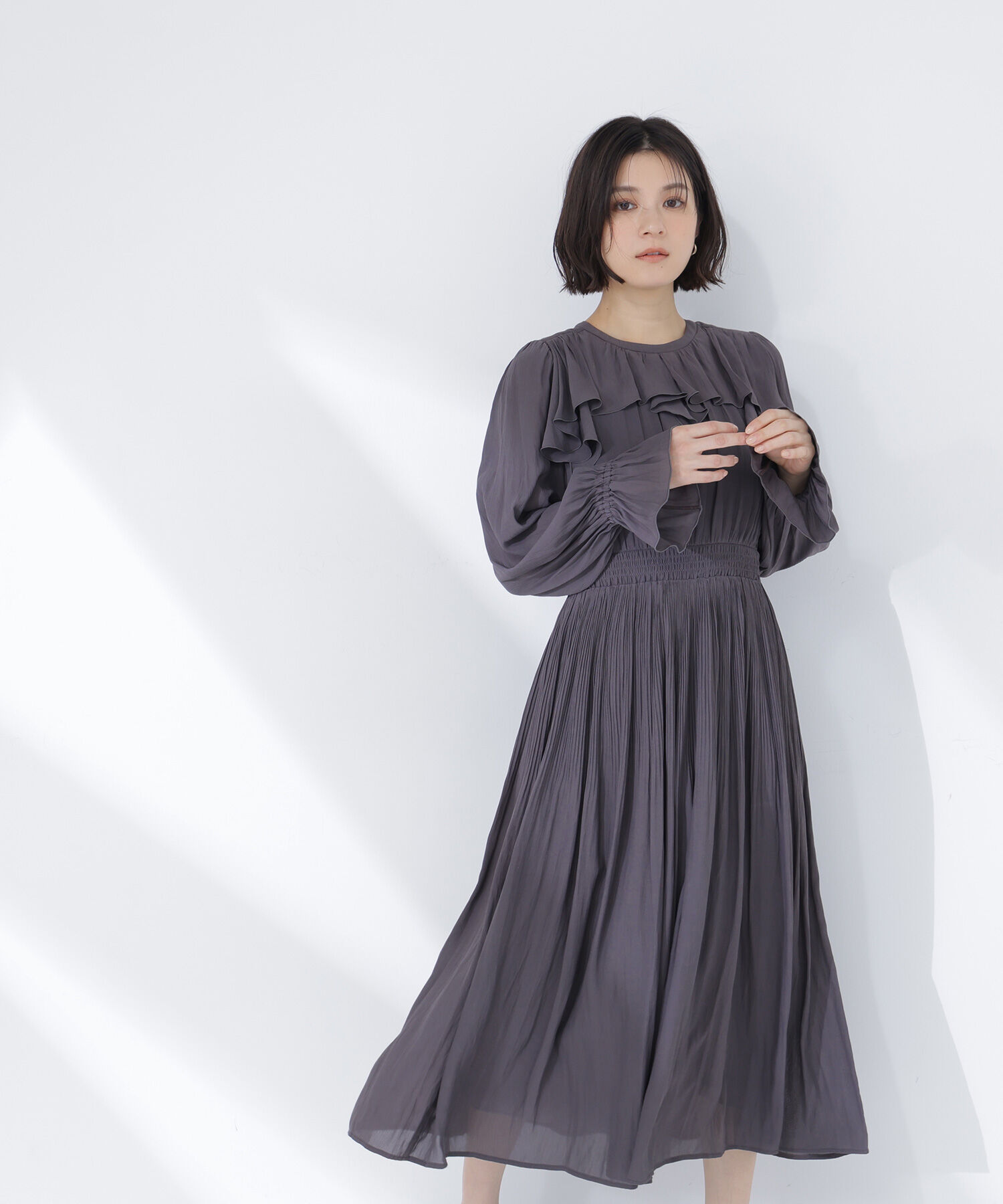  「ラッフルデザインワンピース」|ワンピース|チャコール1