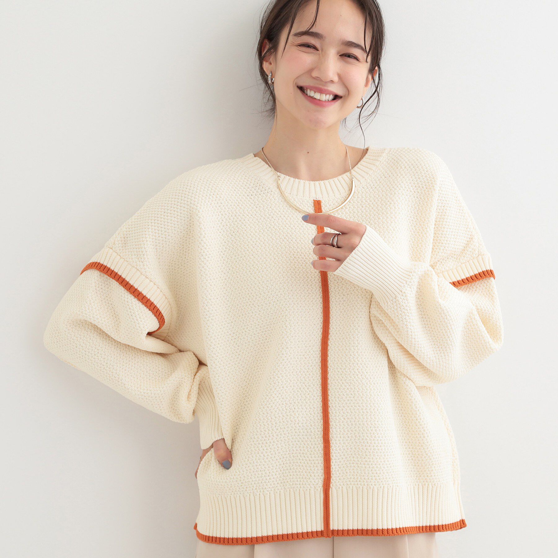 SHOO･LA･RUE「【前後2WAY/S-LL】体型カバーもこなれ見えも叶う　ふんわりお袖の配色パイピングニット」|ニット・セーター|オフホワイト(003