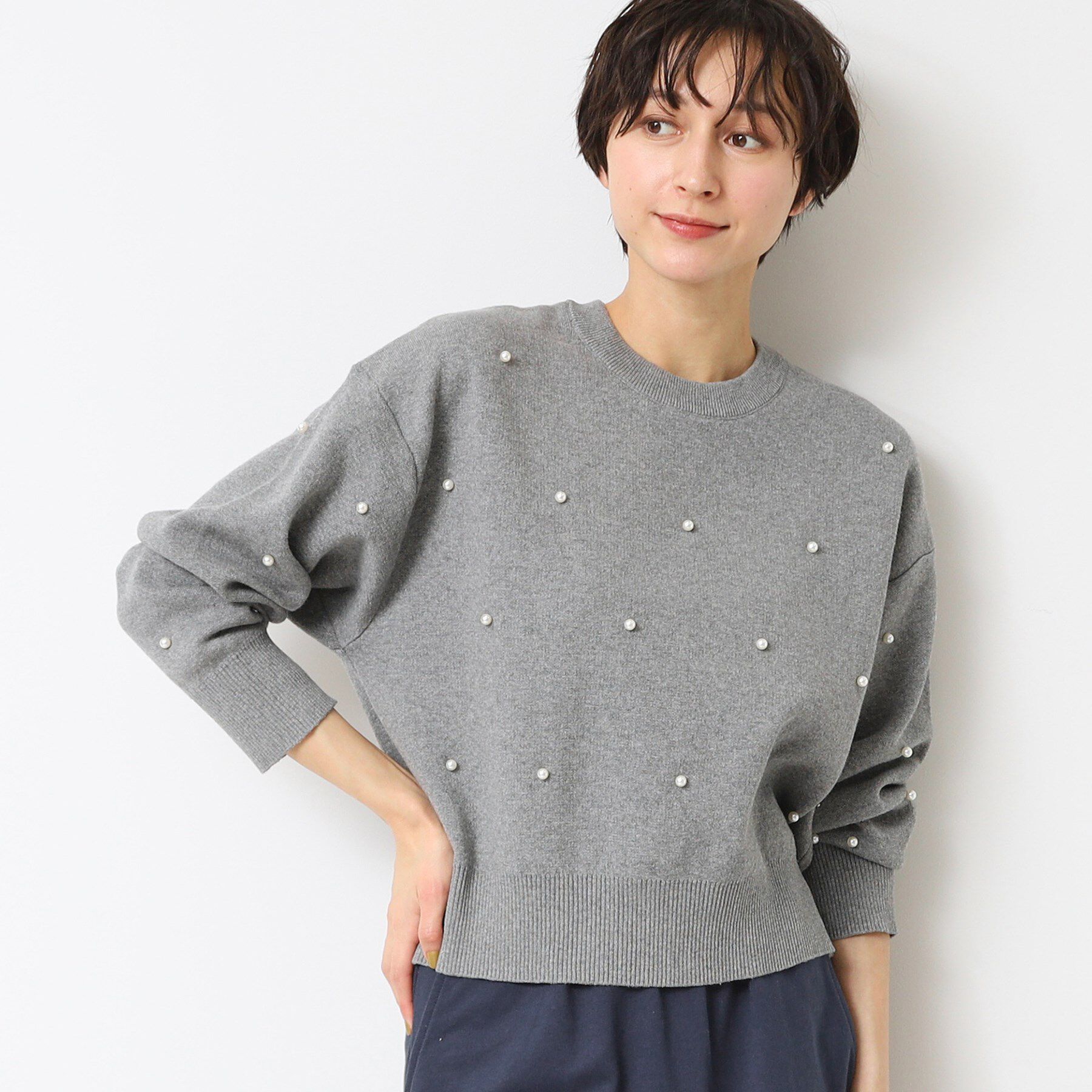 Dessin「【洗える】パール調付きクロップド丈ニット（S～L）」|ニット・セーター|チャコールグレー(0