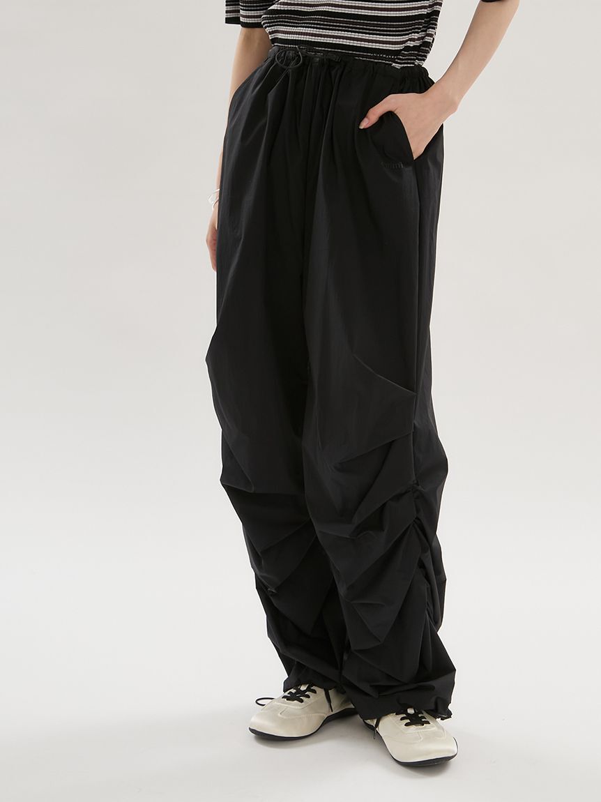 emmi atelier「ギャザーディテールナイロンイージーパンツ【セットアップ対応】/撥水」|チノ|