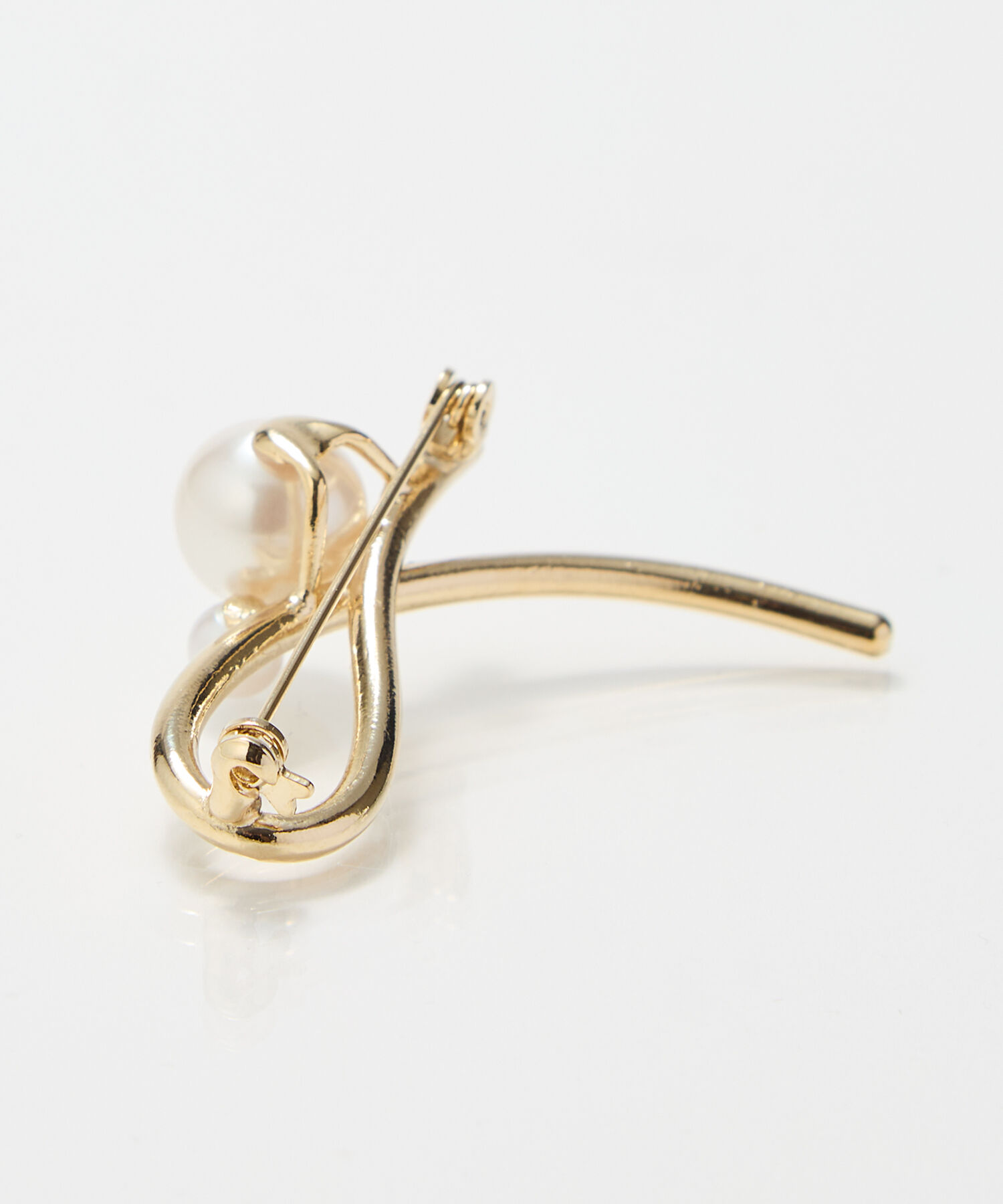 Phoebe「クロスメタルパールブローチ　ゴールド」|ブローチ・コサージュ|