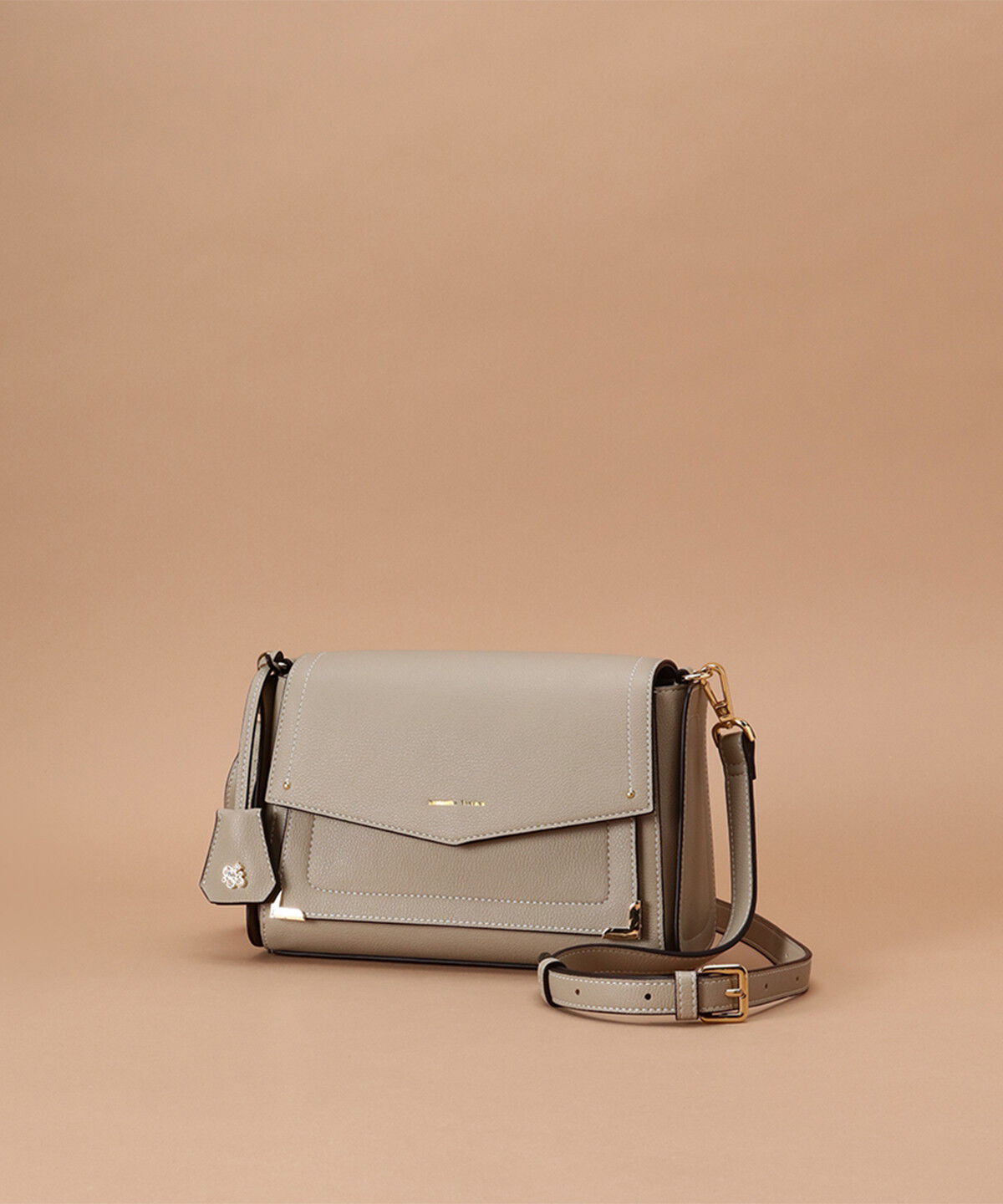 Samantha Thavasa「ビジューチャーム付き ショルダーバッグ」|ショルダー・メッセンジャー|グレージュ