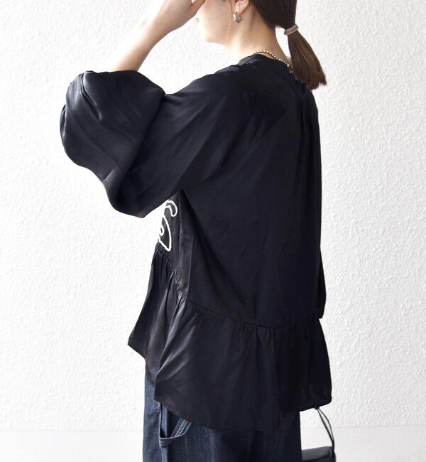 SHIPS any「SHIPS any:〈洗濯機可能〉サテン 刺繍 スキッパー ペプラム ブラウス」|シャツ・ブラウス|