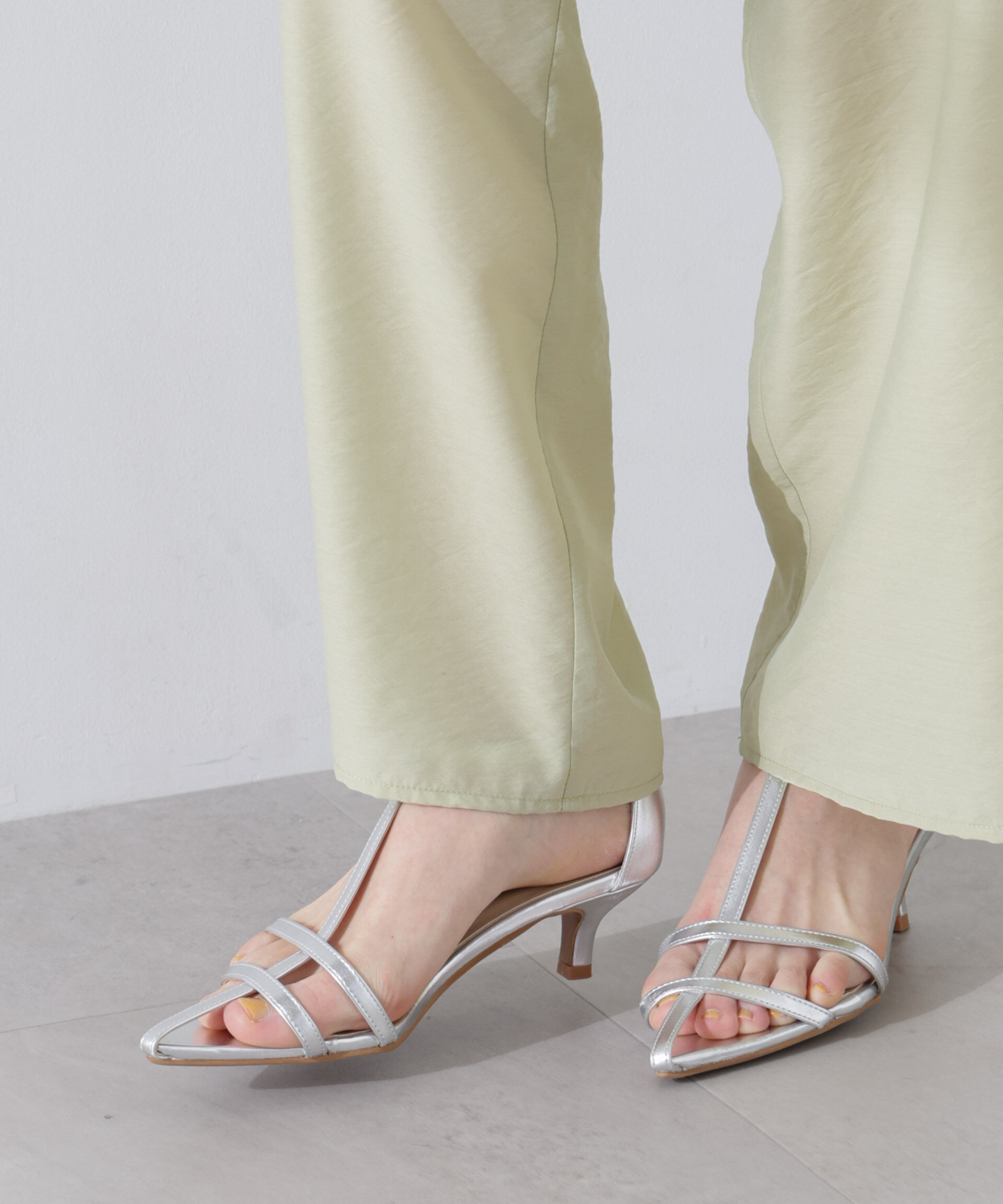 nano･universe「クロスストラップサンダル」|ビジネス・ドレスシューズ|シルバー